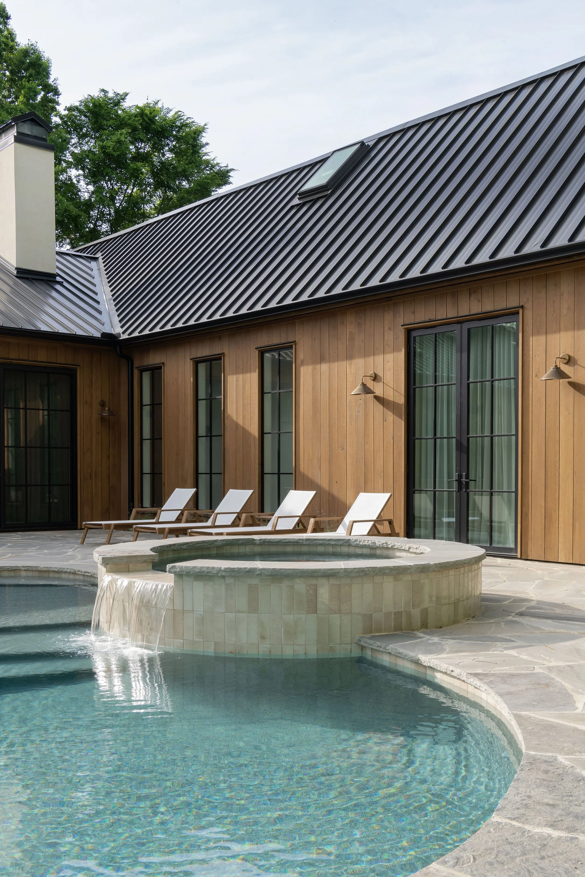 VictoriaForehan_Comstock_Exteriors_15.jpg