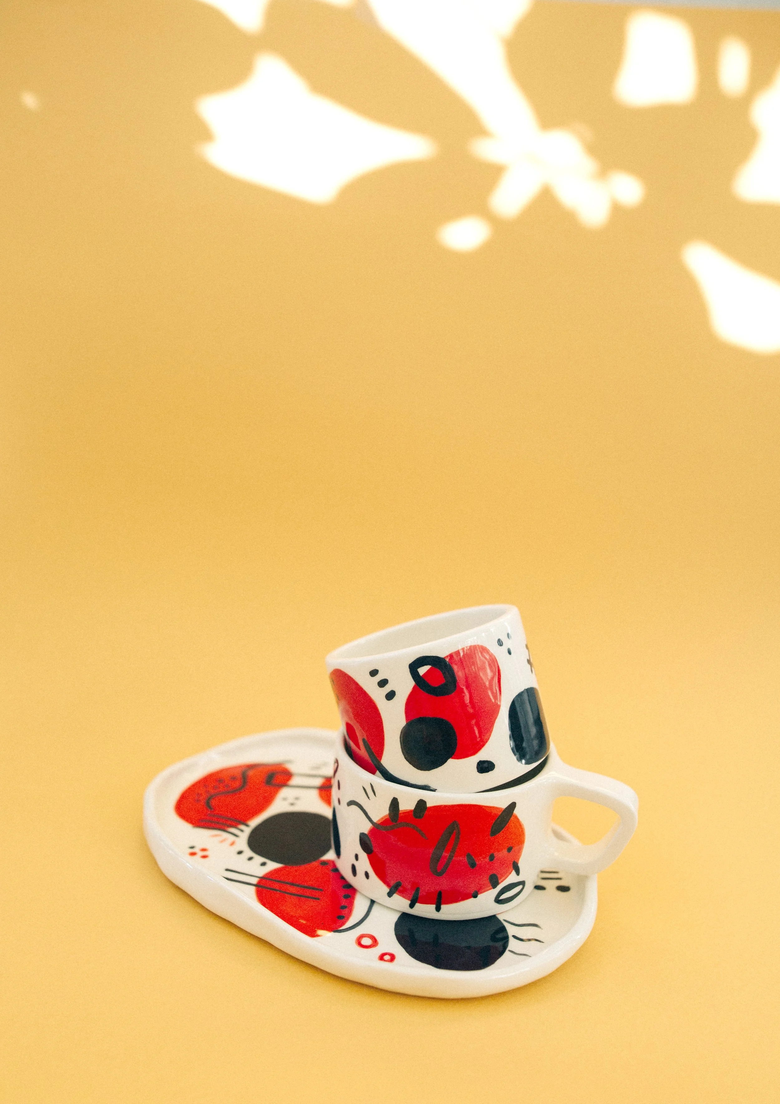 black and red cups and plate