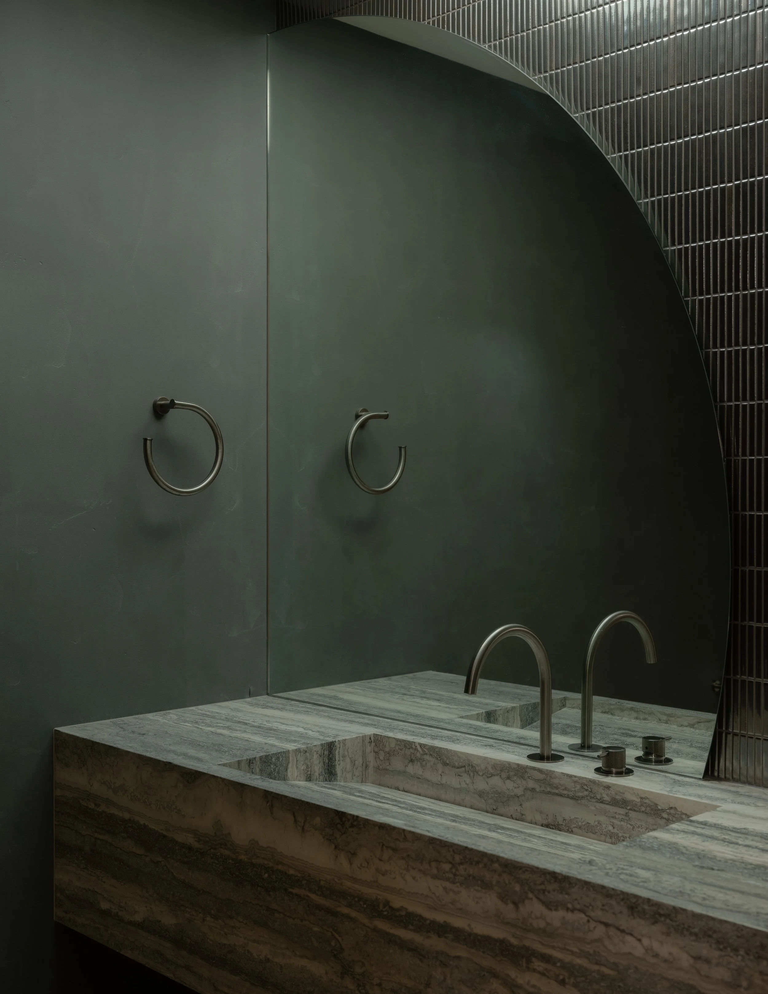 green polished plaster in bathroom in queenstown