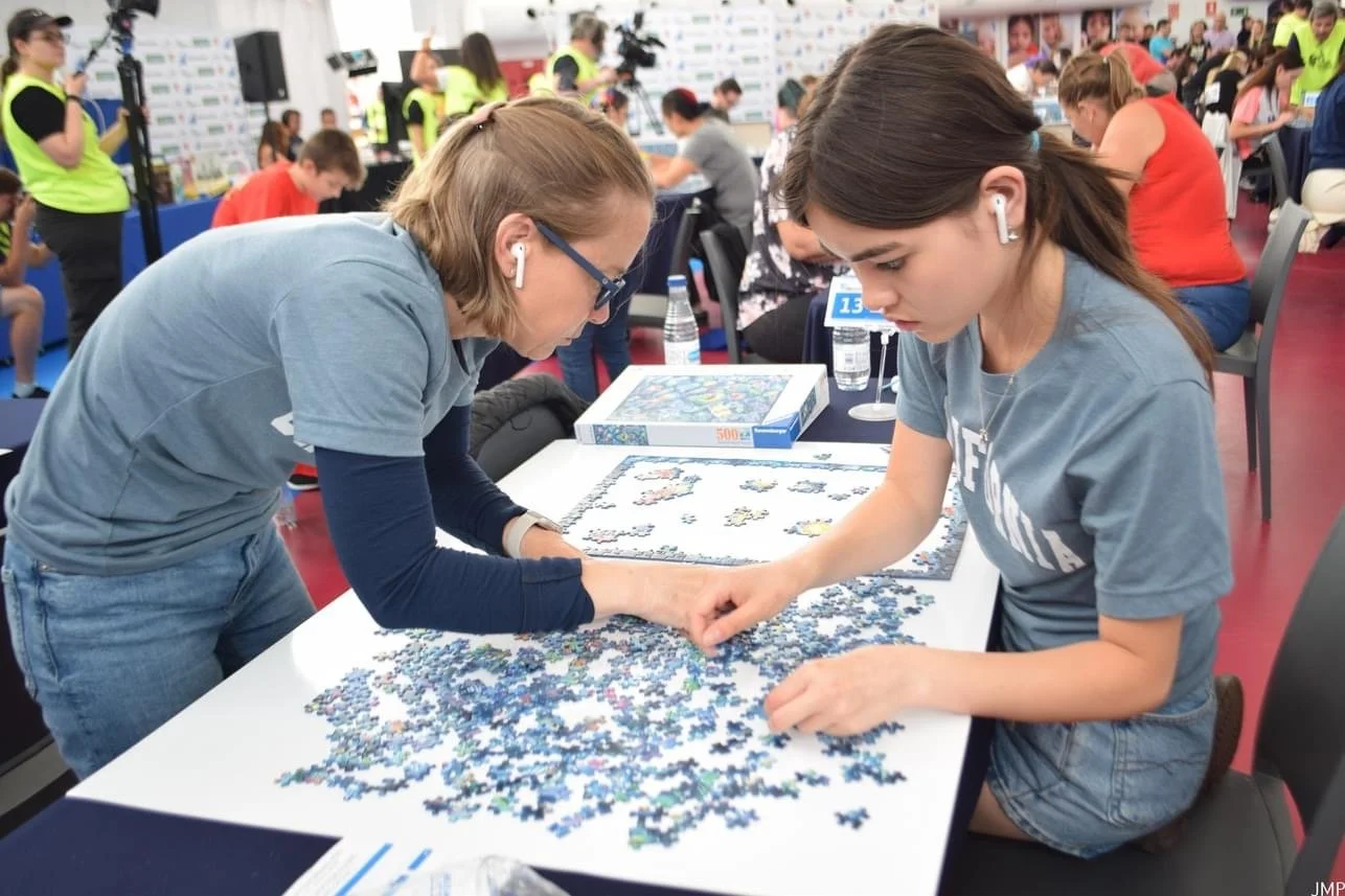 Andrea and Clara at the 2023 World Jigsaw Puzzle Championship