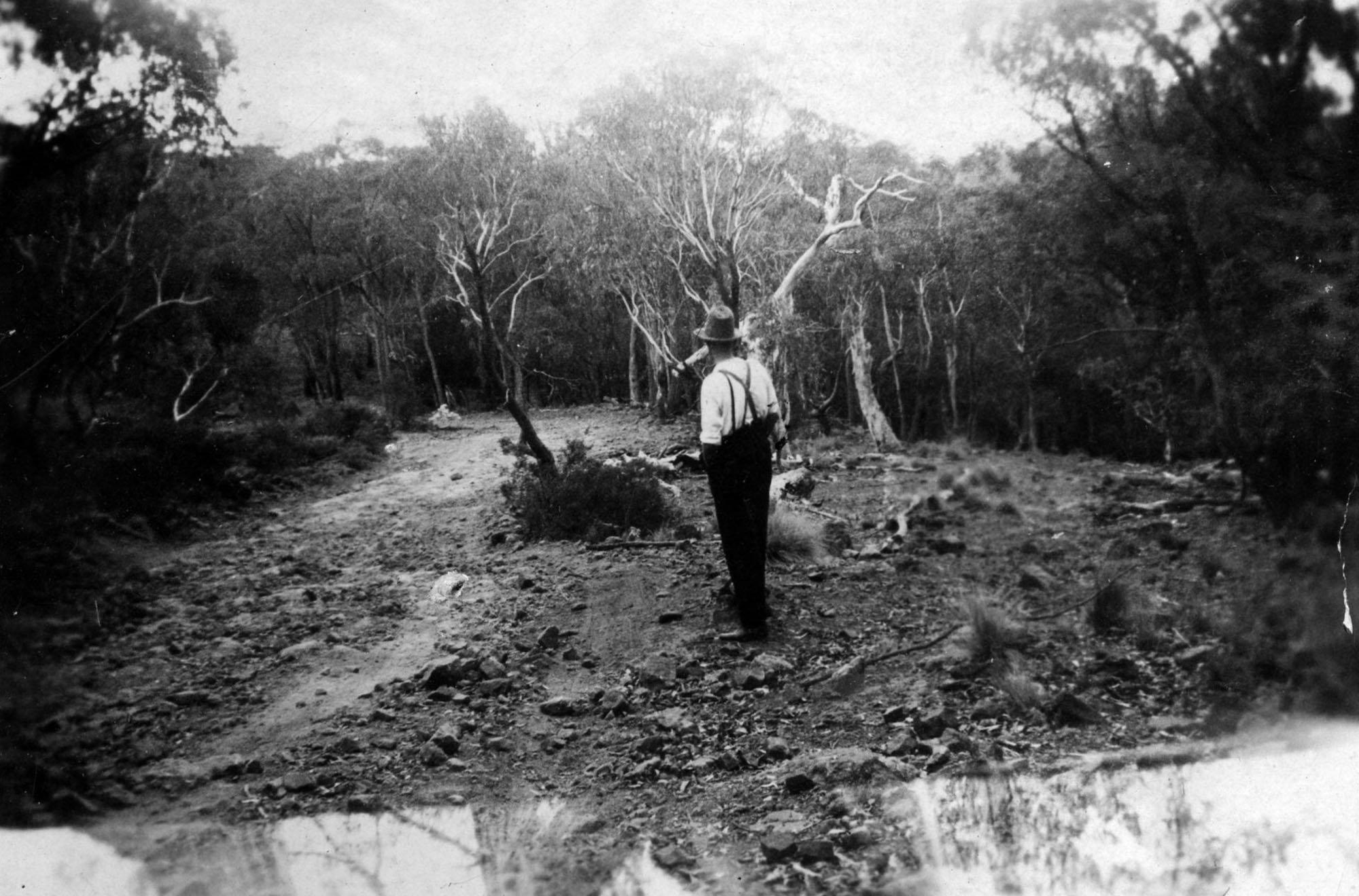 1920-Harold-Gartrell-on-road-to-summit-of-Mt-Canobolas-1-scaled-1-e1628831452696.jpg