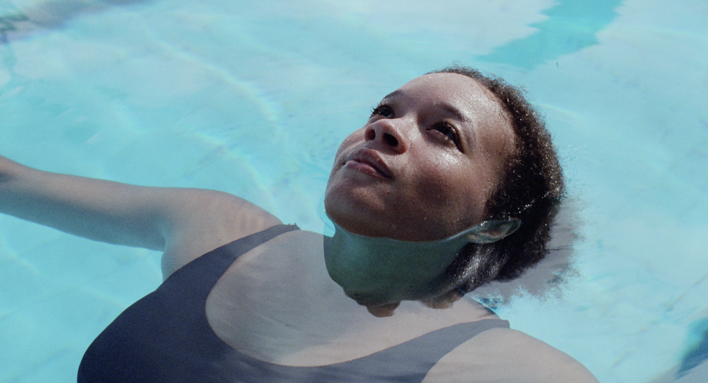 Profunda reverencia_Fotograma de película 3.png