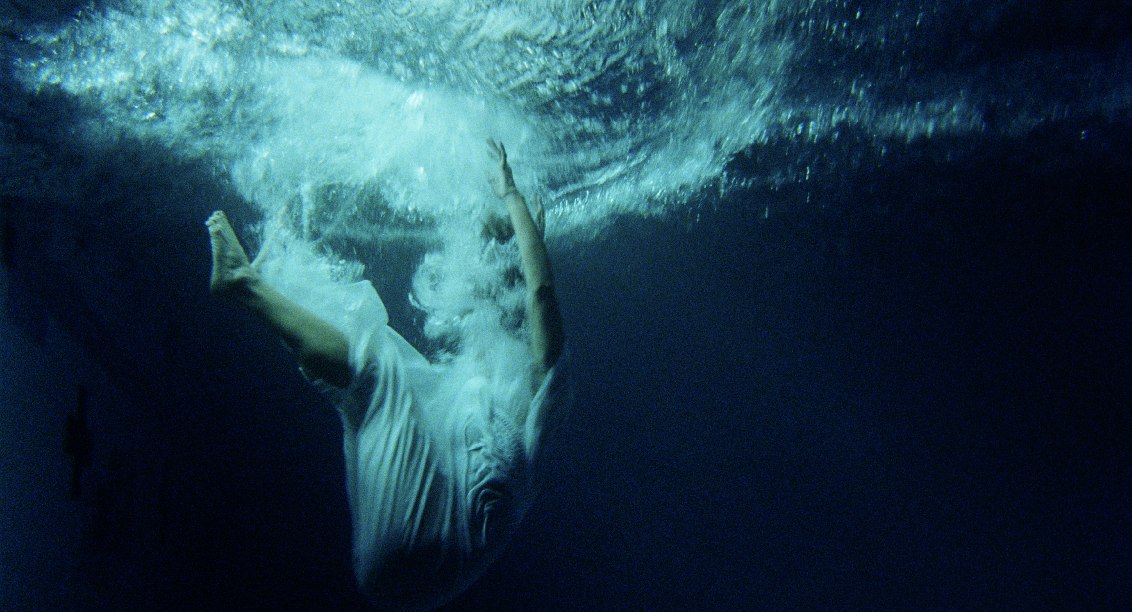 Profunda reverencia_Fotograma de película 1.png