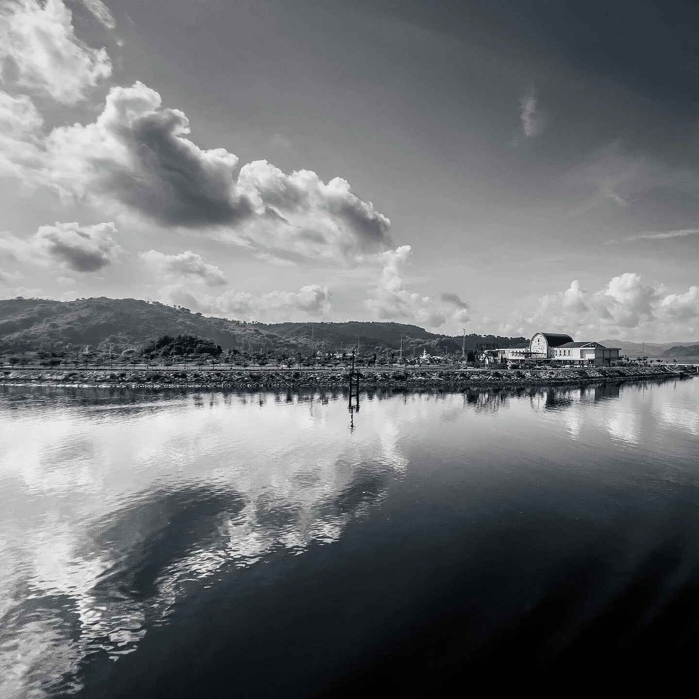 Monochrome or color?

#photography #indonesia #ferry #artgallery #photogsllery #whitewall #canon #leica #hasselblad #sea #harbor #port #landscape #indianocean #clouds #sky #weather #chill #boattrip #surfteip