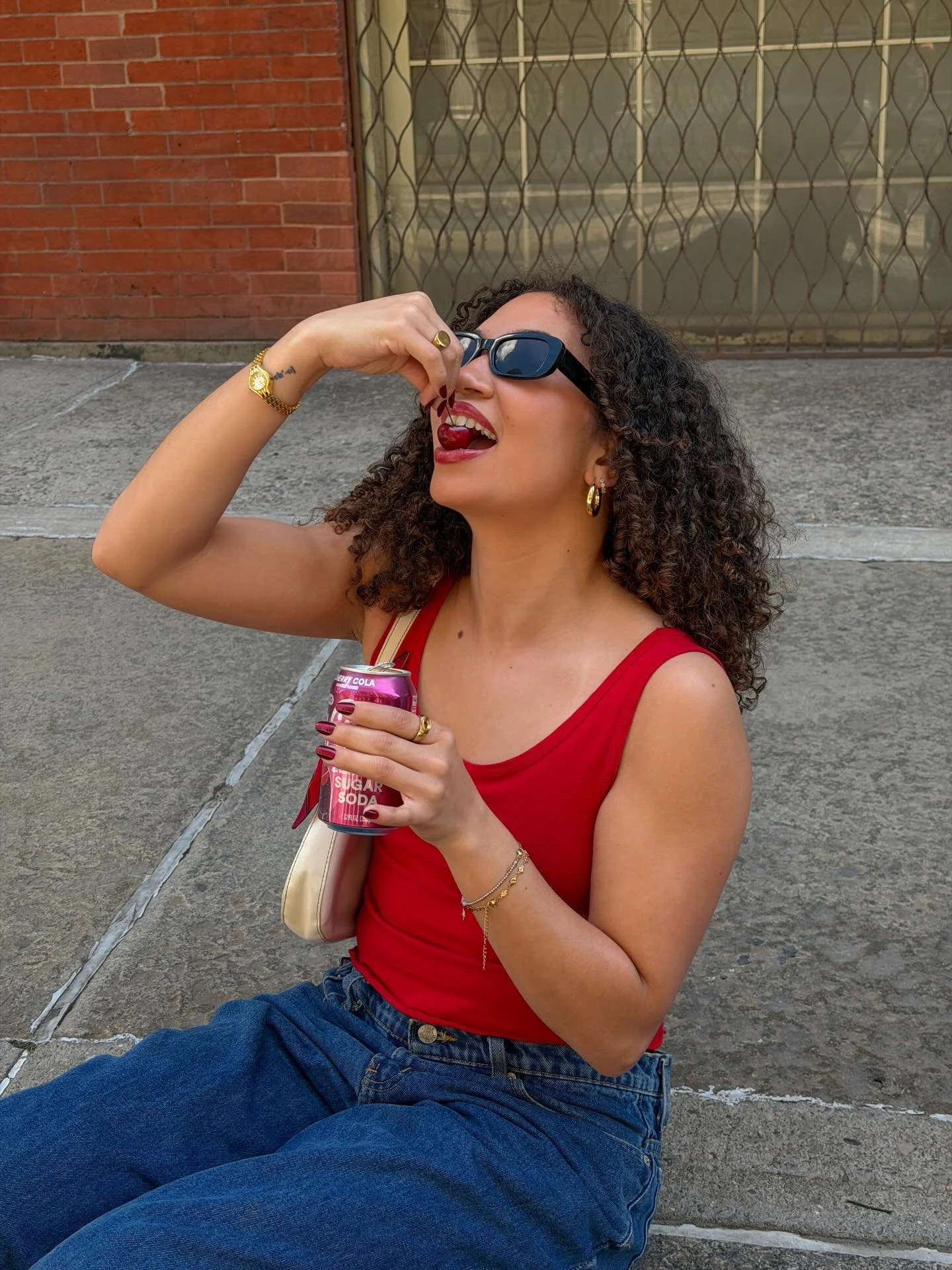 slice in soho, something sweet in hand 🍒
@drinknixie makes the city feel a little lighter #nixiepartner