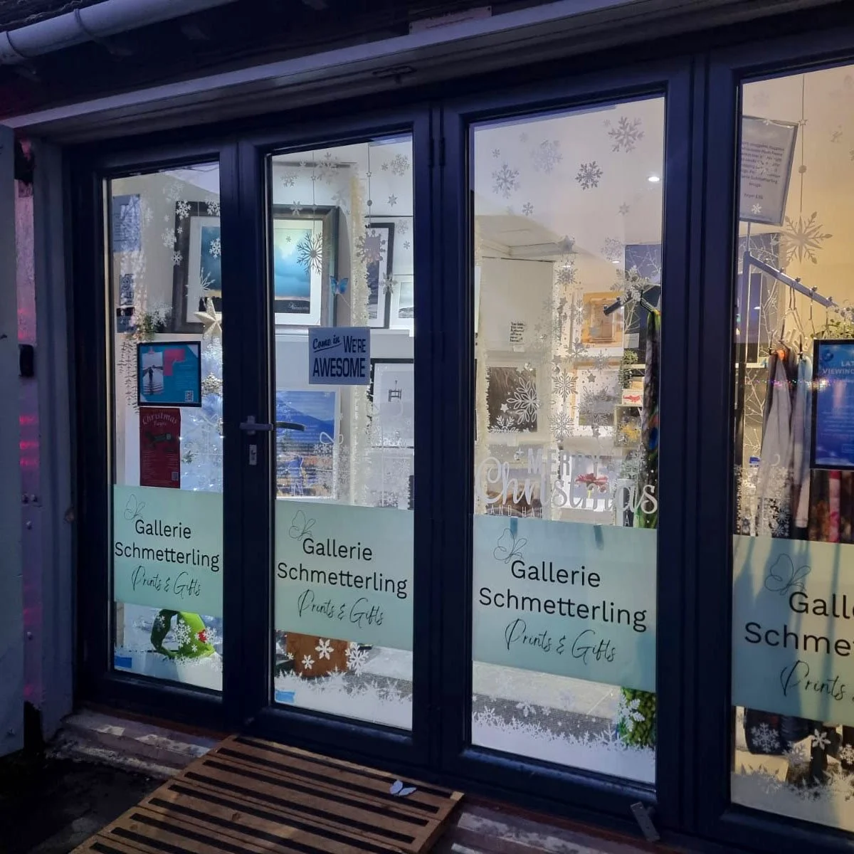 ✨ A late night at Gallerie Schmetterling ✨

If you prefer your Christmas shopping a little calmer, a little slower, and with time to breathe&hellip; you&rsquo;ll love this evening.

The doors stay open late, the lights are low, and the gallery is war