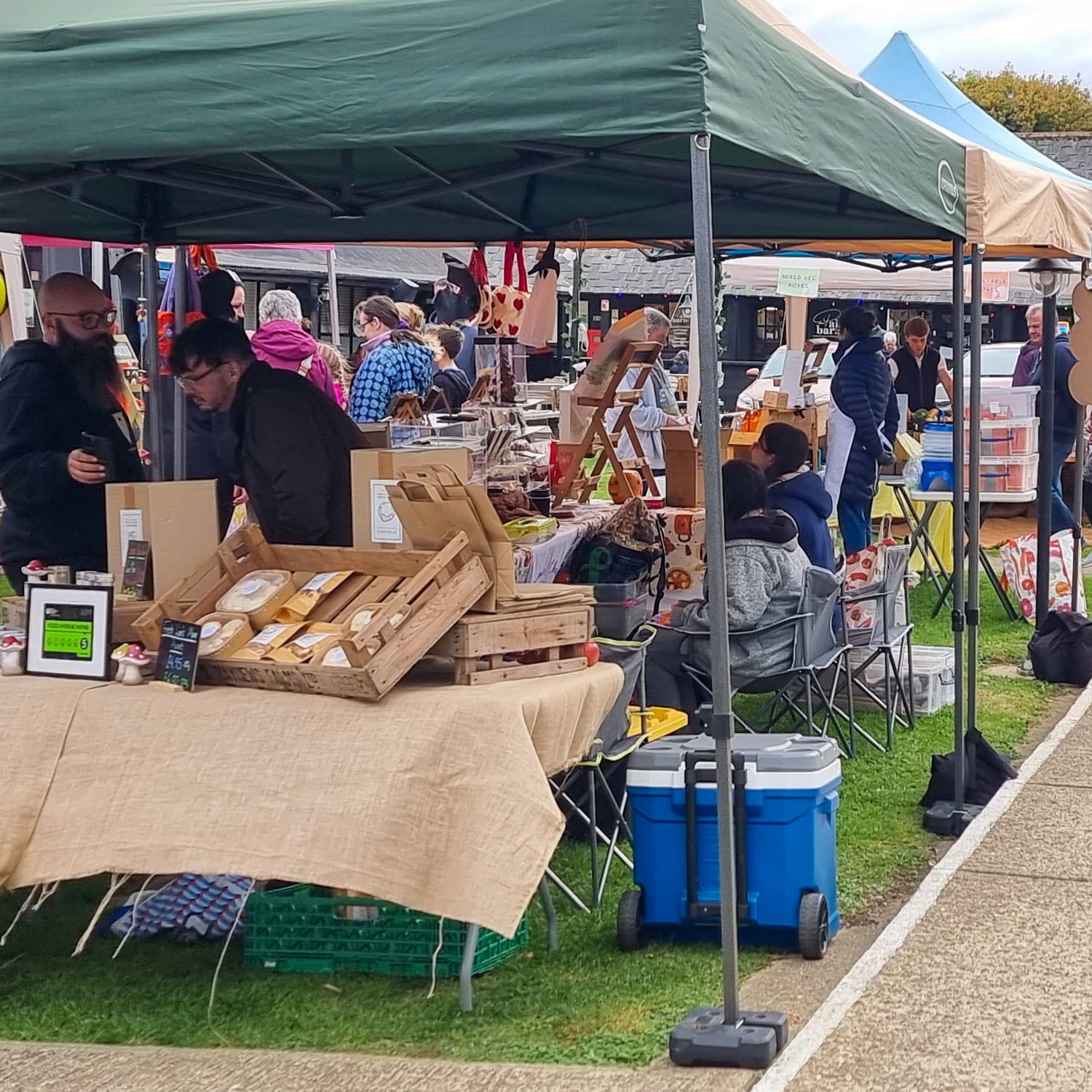 Back at Blake House Craft Centre today.

The gallery is open, and it&rsquo;s the first Farmers&rsquo; Market of the year &mdash; a gentle return after a few weeks away.

If you&rsquo;re nearby, you&rsquo;re very welcome.
.
.
.
.
.
.
.
.
#GallerieSchm