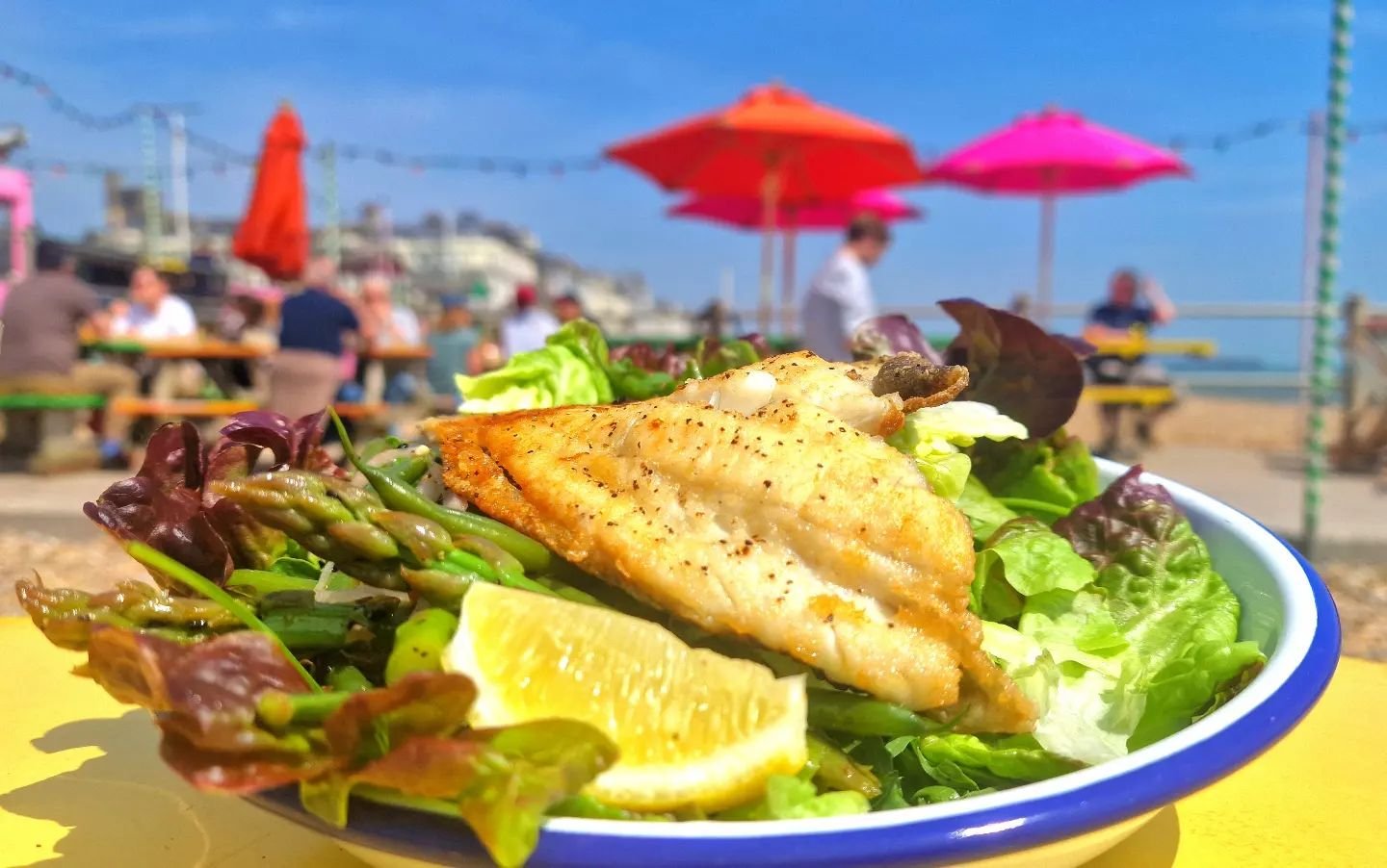 It's your build-up to summer SPECIALS 🌟 

THIS WEEKEND WE HAVE..

☆ Green Bean, Asparagus, Pickled Shallot &amp; Chilli Salad 🥗 

WITH EITHER:

☆ Our famous Grilled Plaice 🐟 

Or

☆ Very tasty Grilled Garlic Courgette (VG) 🧄 

Made from the fresh