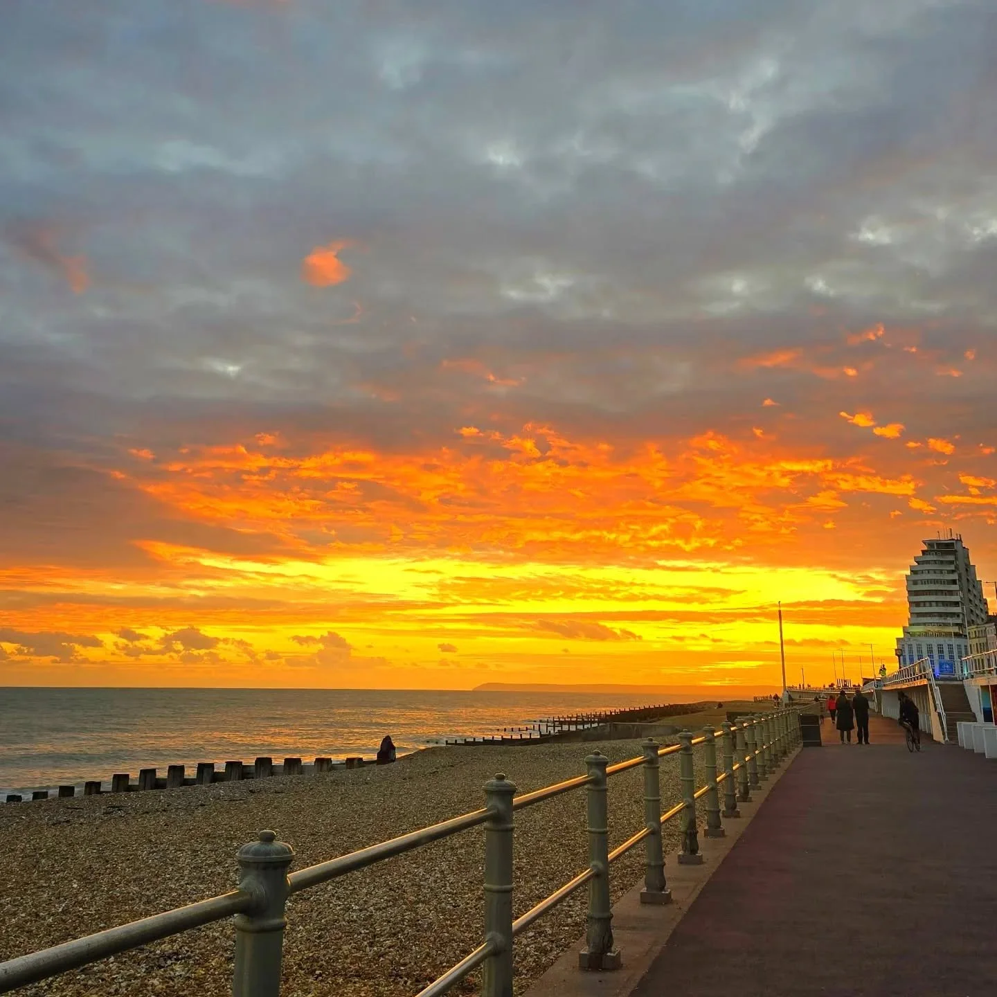 Scrumptious. 🌅 

#sunset
#stleonardsonsea 
#goatledge