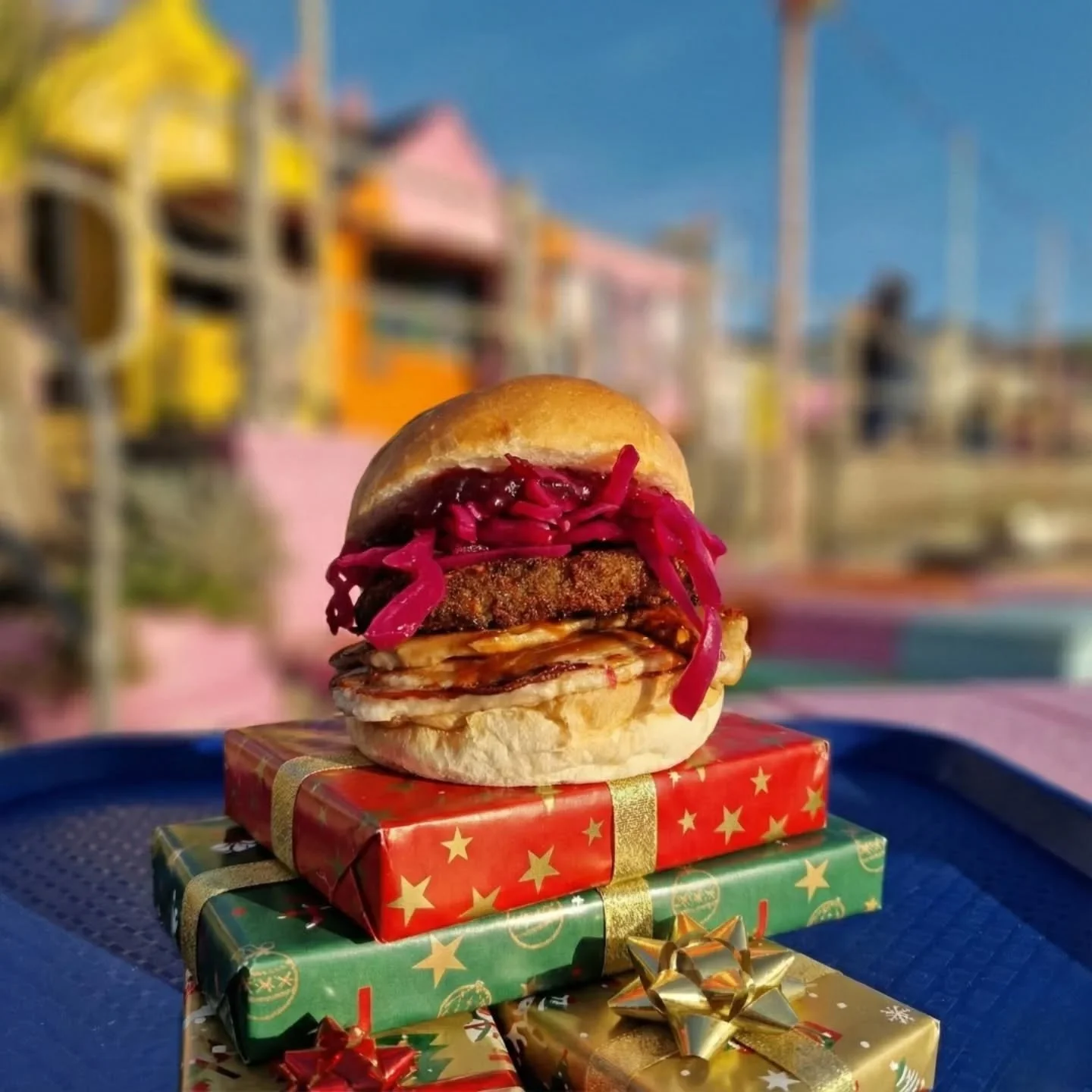 Festive Turkey &amp; Stuffing Bap! 🎁 

With pickled red cabbage, cranberry sauce &amp; a pot of the tastiest gravy to grace your taste buds! 

Vegan option available! 🌿 

From 11 am Friday, Saturday &amp; Sunday 🎅 

#festivefood
#thetastiest 
#tur