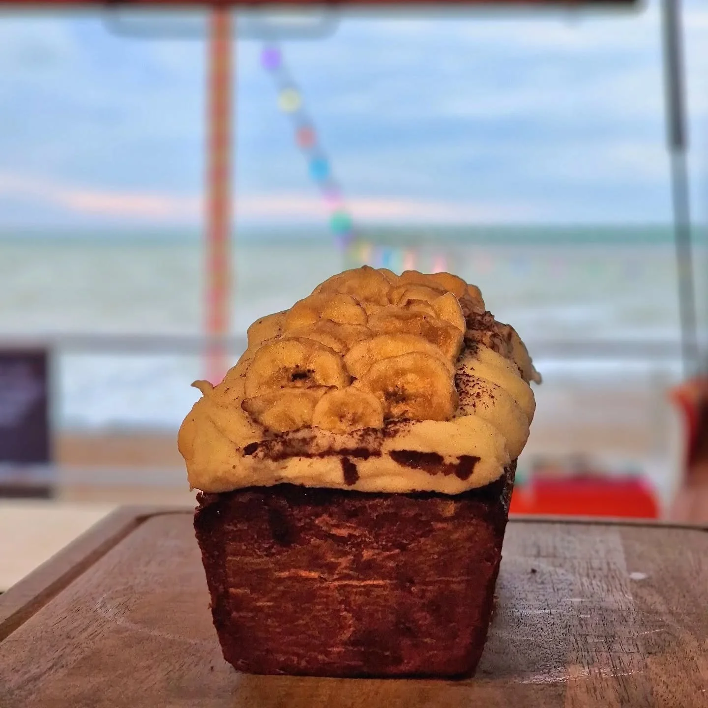 We're going bananas! 🍌 

Chocolate chip banana bread - available now! Top notch taste and always homemade 🍫

#bananabread
#chocolate 
#goatledge