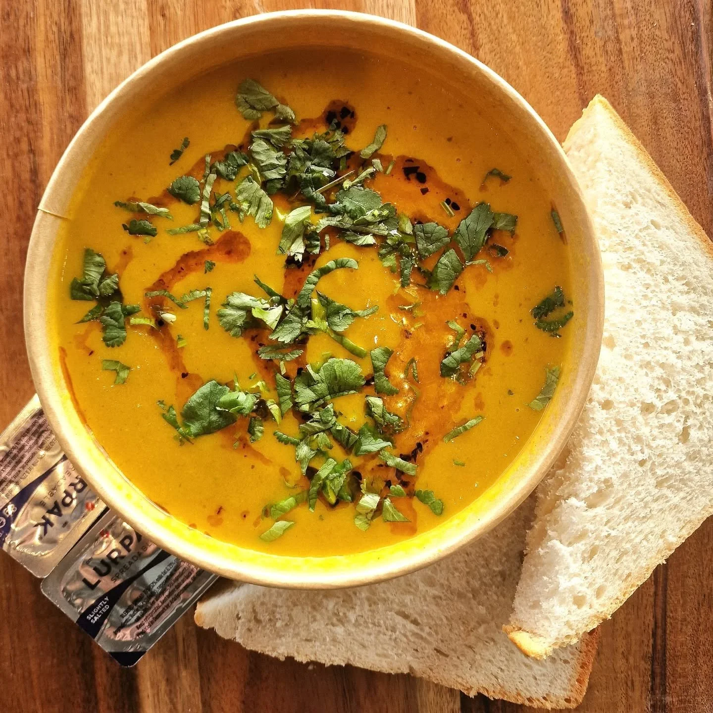 Soup of the week 🥕 🌟 

Carrot and Coriander - served with bread and butter 🍲

Available at the cafe from 12pm all weekend! 

#tasty
#warming
#homemade
#goatledge