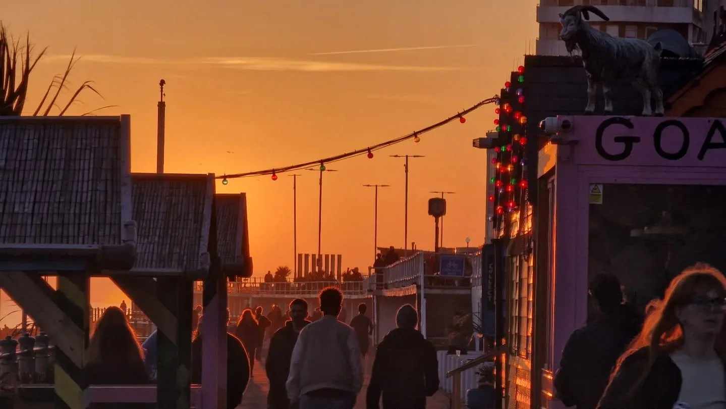 I think we can all agree, that days like today are incredibly welcome ☀️ see you tomorrow? ⛱️ 

#sunset
#firstfulldayofsun 
#goatledge