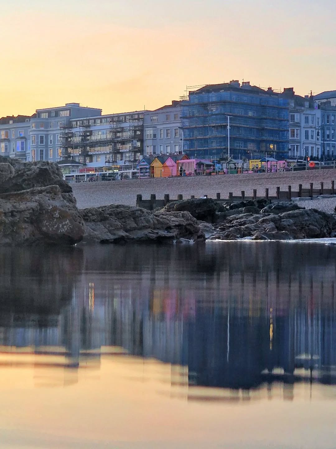 Bring yourself to the sea one evening.. it's very relaxing 🌊 ✨️ 

Currently open until 5pm! 🌅 

#reflect 
#beachside 
#stleonardsonsea
#relax
#goatledge