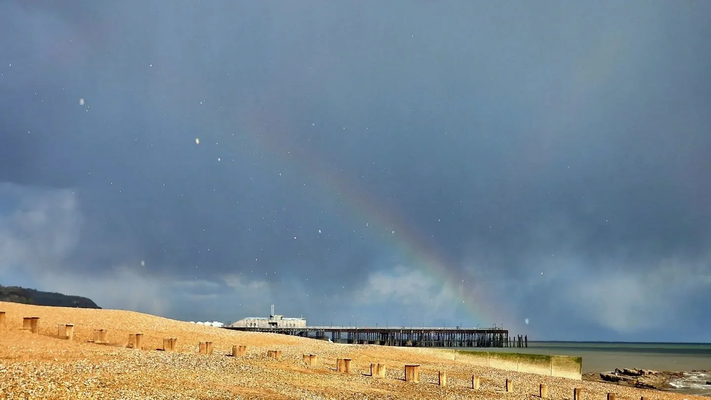 Weird weather we're having! 🌈 ❄️ 

Sun, hail and a rainbow at the end of Hastings Pier today. 

#oddskies 
#rainbow 
#stleonardsonsea 
#hail
#goatledge