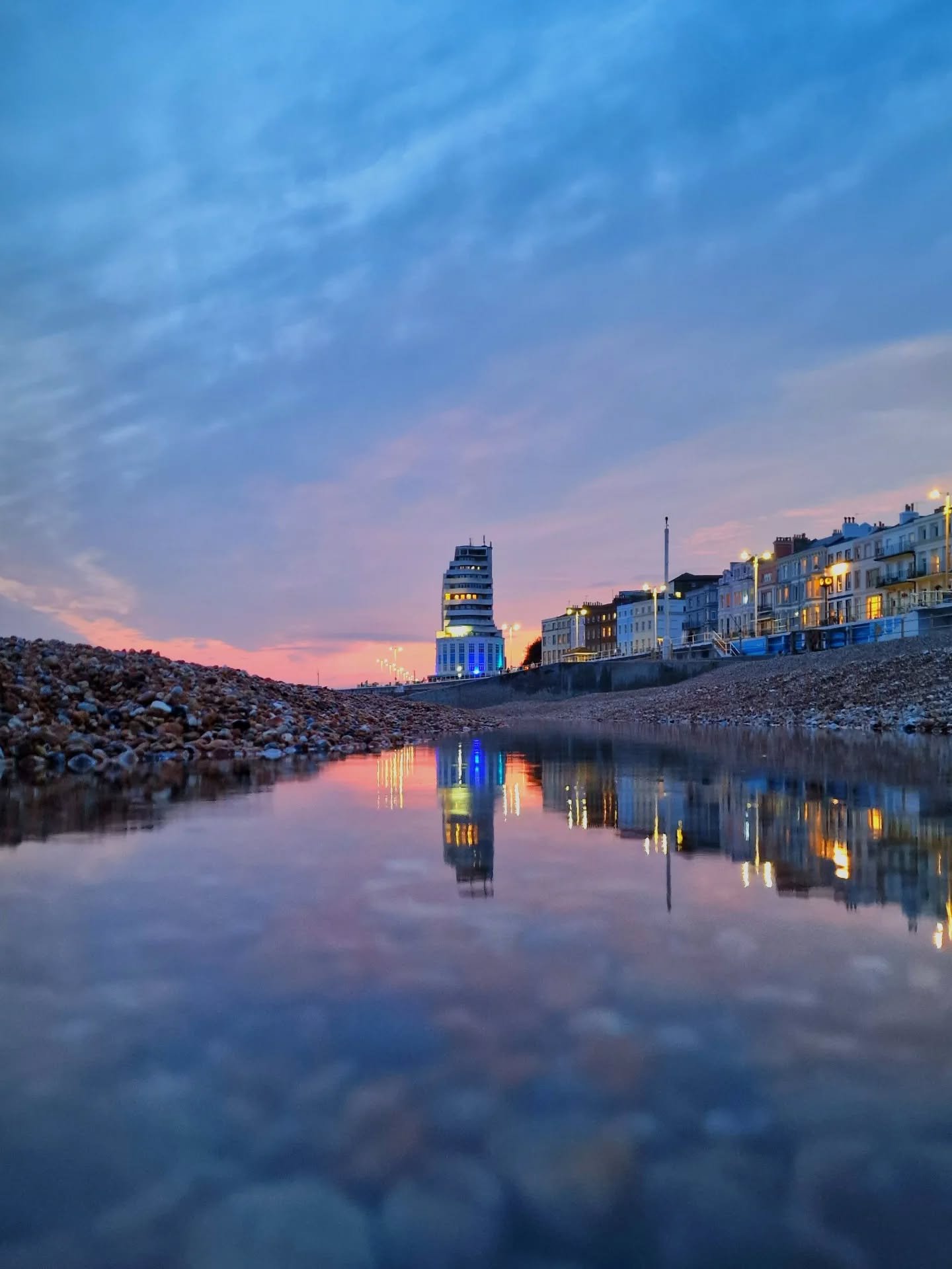 The bright and colourful evenings have begun, St Leonards 🌅

#stleonardsonsea
#reflectioninapuddle
#brighterevenings 
#hastings
#goatledge