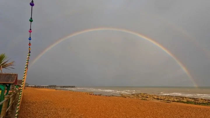 🌈 🌈 🌈 

#hastings
#stleonardsonsea
#rainbow
#rainbowtime
#goatledge 

📸 Luke