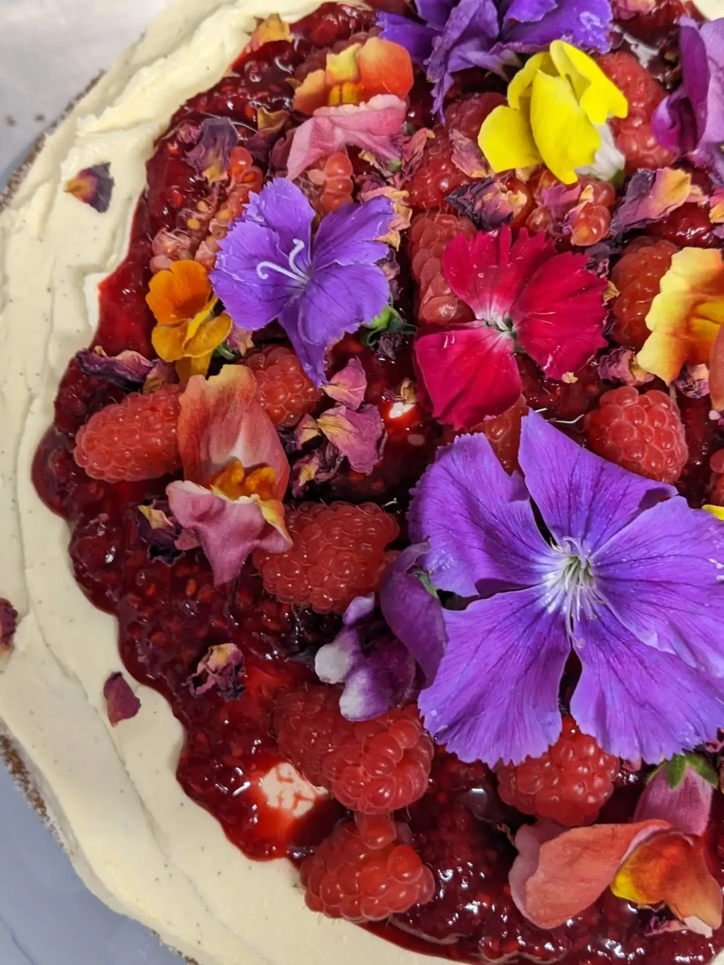 Raspberry Donut Cake and Chocolate and Chai Cupcakes 😍

Always made in-house and they're available from the cafe.. now! ✨️ 

#propertastycakes 
#bakingdoneright 
#grabonenow 
#maybegrabtwojustincase 
#goatledge 

📸 @beckyscakes