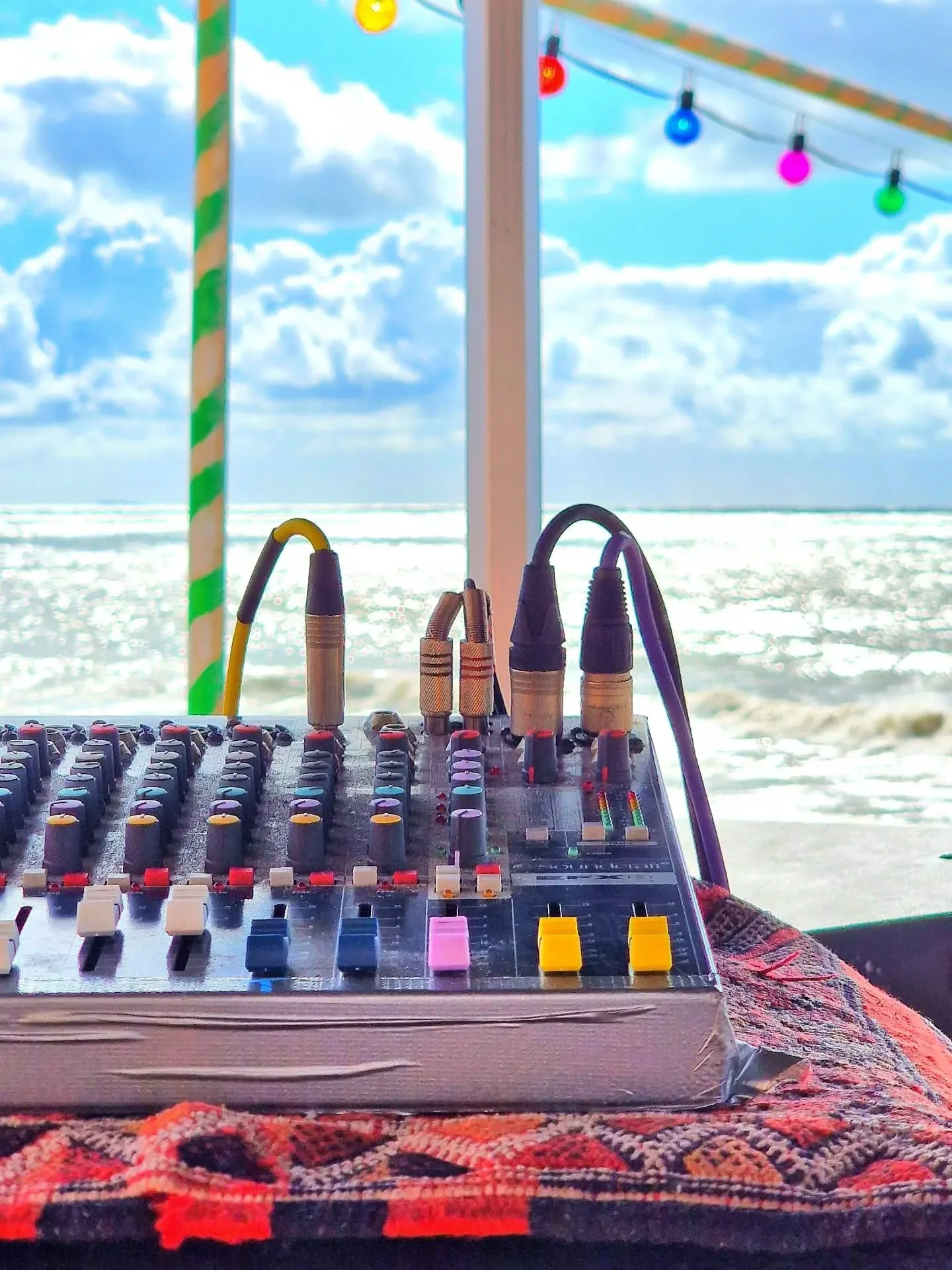 Your bank holiday DJ set live on the beach with Afrodesi ☀️ 🎧

2pm 🌴 🏖 

#djset
#bankholiday
#stleonardsonsea 
#seaside
#goatledge