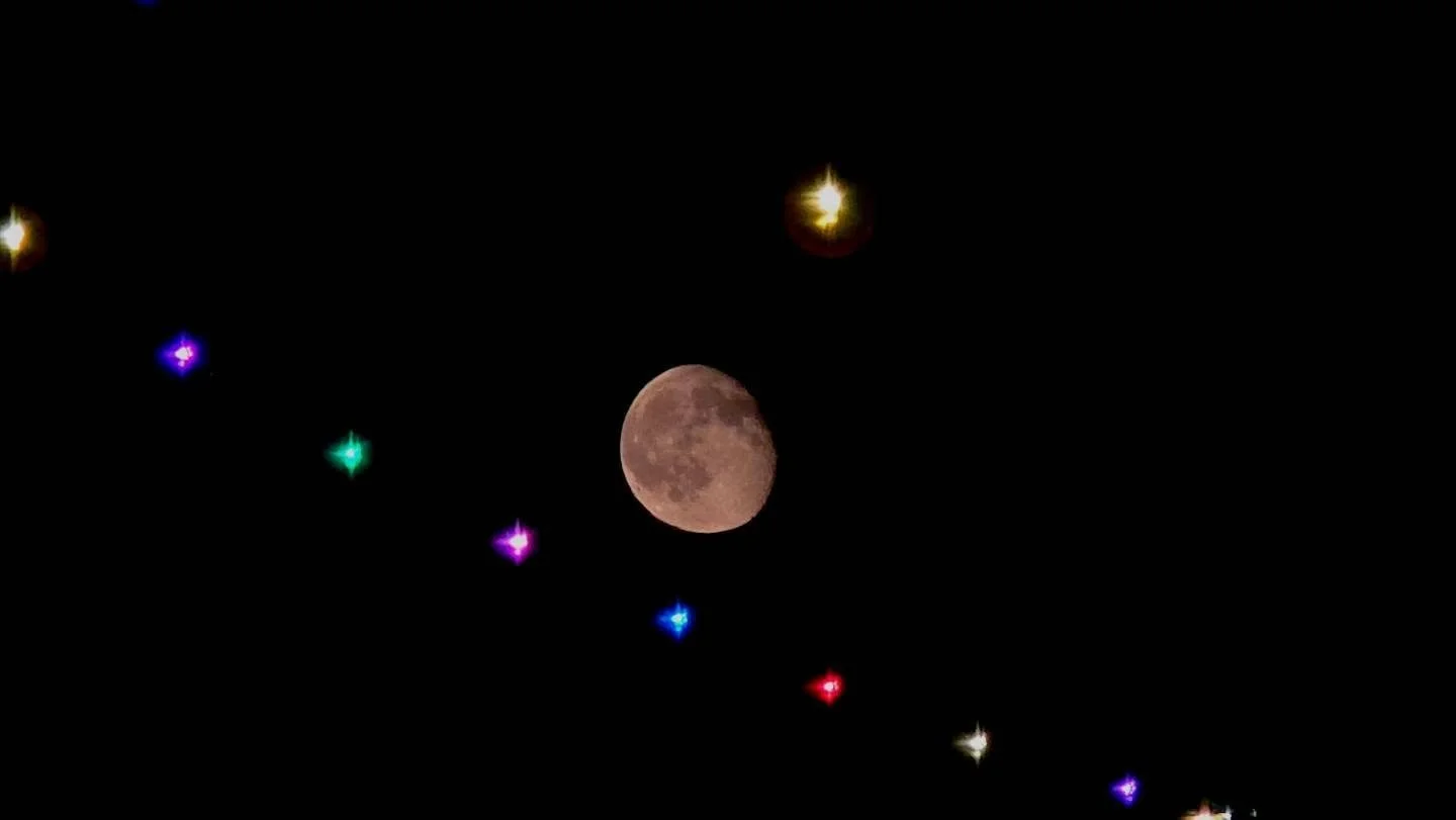 Our festoons framing tonights moon 🌔 ✨️

#waninggibbous
#festoons 
#stleonardsonsea 
#eastsussex 
#goatledge