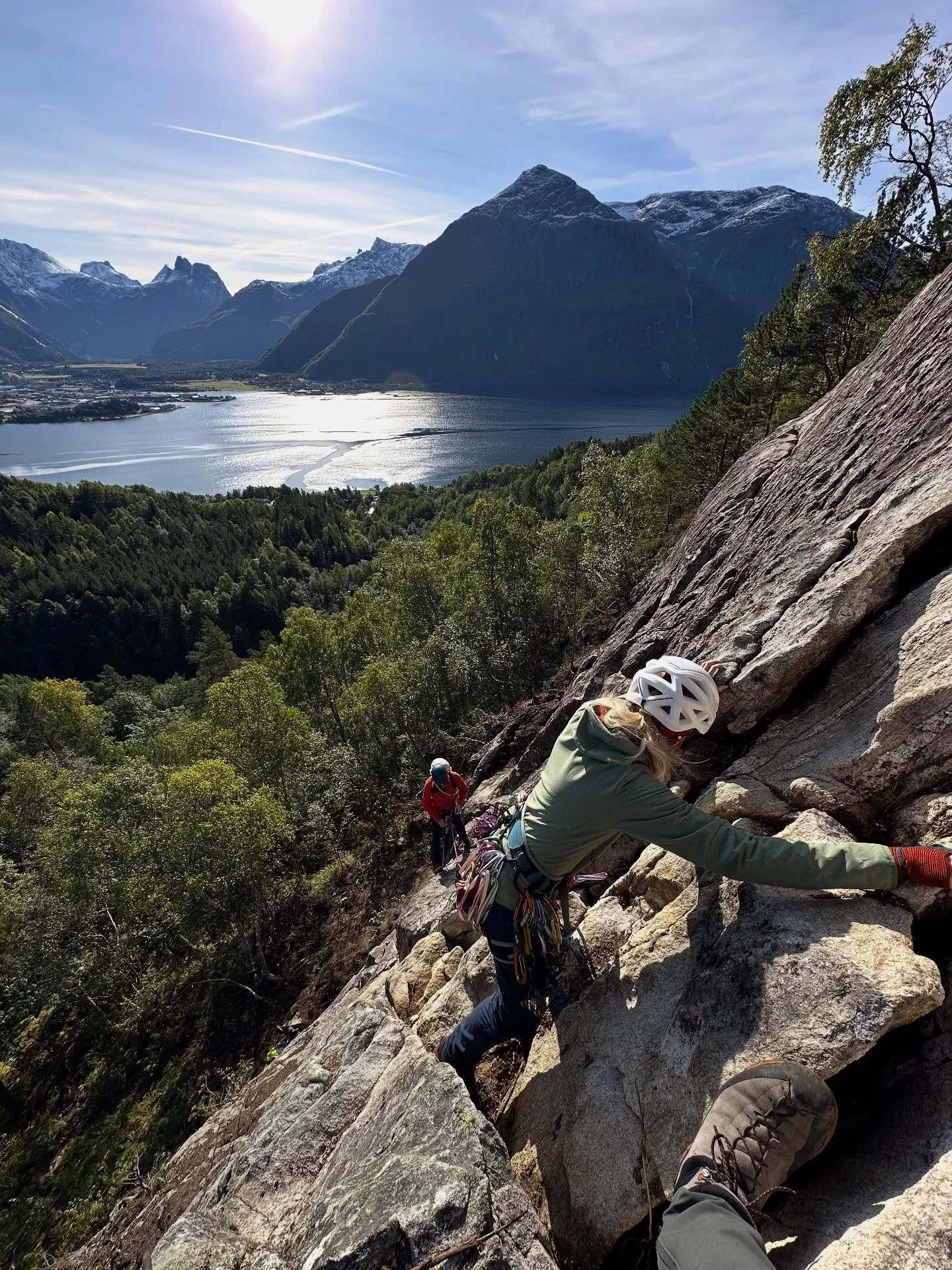 Noen bilder fra klatrekurs i Romsdalen i slutten av september. N&aring; klatresesongen p&aring; hell og vi gleder oss til vinter, sn&oslash; og ski ⛷️ ❄️