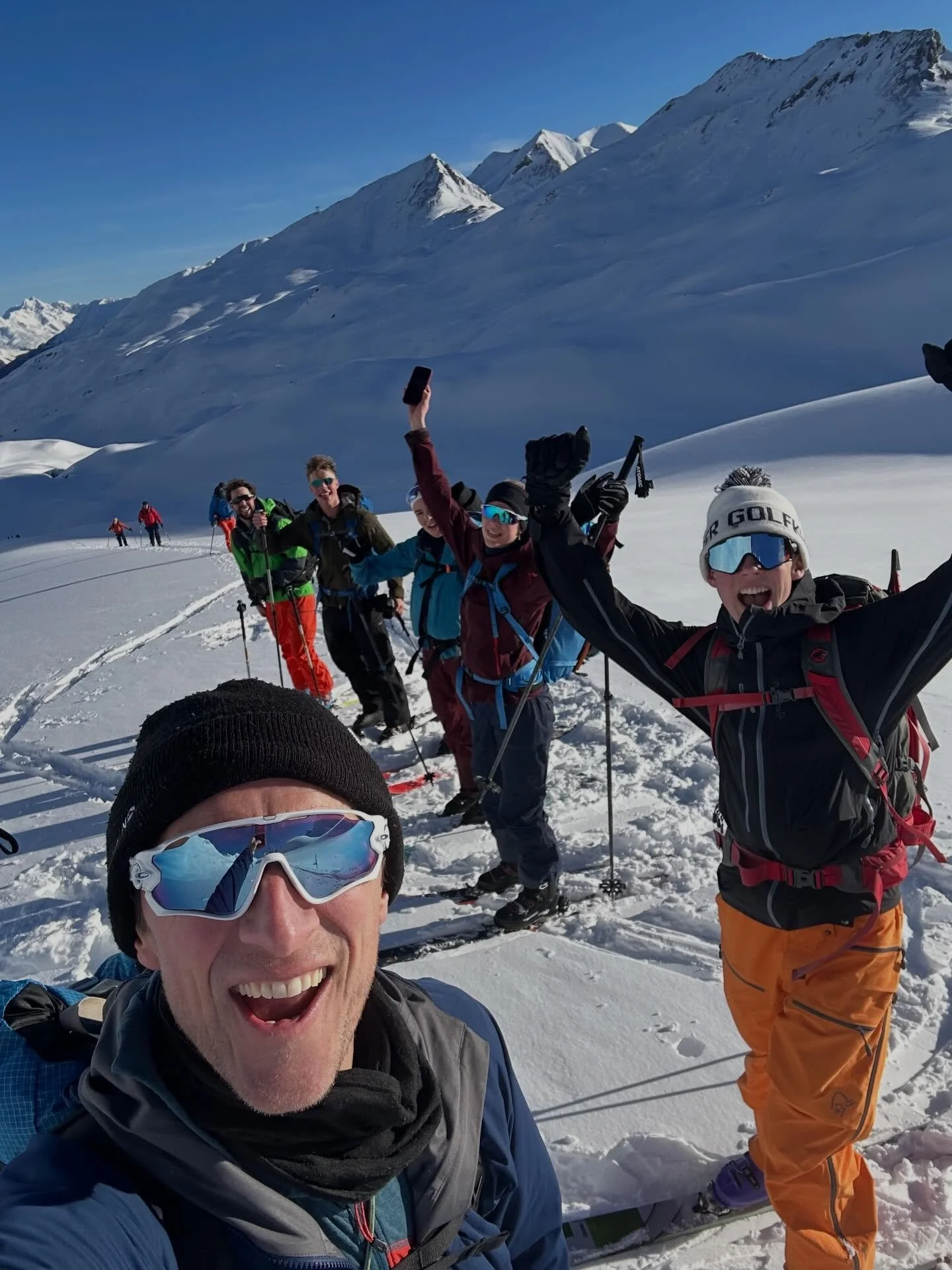 Denne uka har vi v&aelig;rt p&aring; Haute Route i Silvretta. Mye v&aelig;r i starten og skredfare 3+ og 4 hele turen, gjorde det utfordrende og vi m&aring;tte v&aelig;re VELDIG konservative p&aring; rutevalg og turer. Men vi fikk kj&oslash;rt litt f