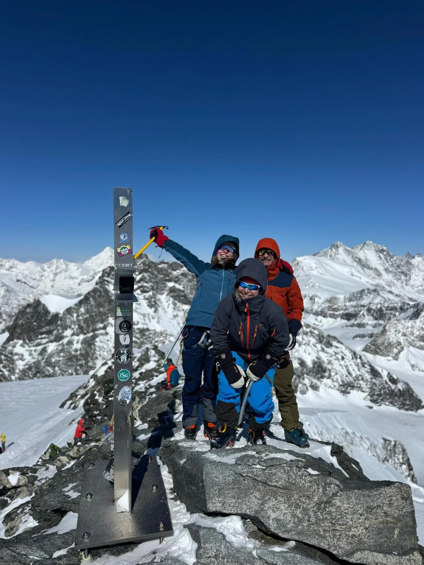 I mars har vi hatt flere turer i Alpene. Haute Route fra Chamonix til Zermatt og her fra 4000m uke i Monte Rosa.