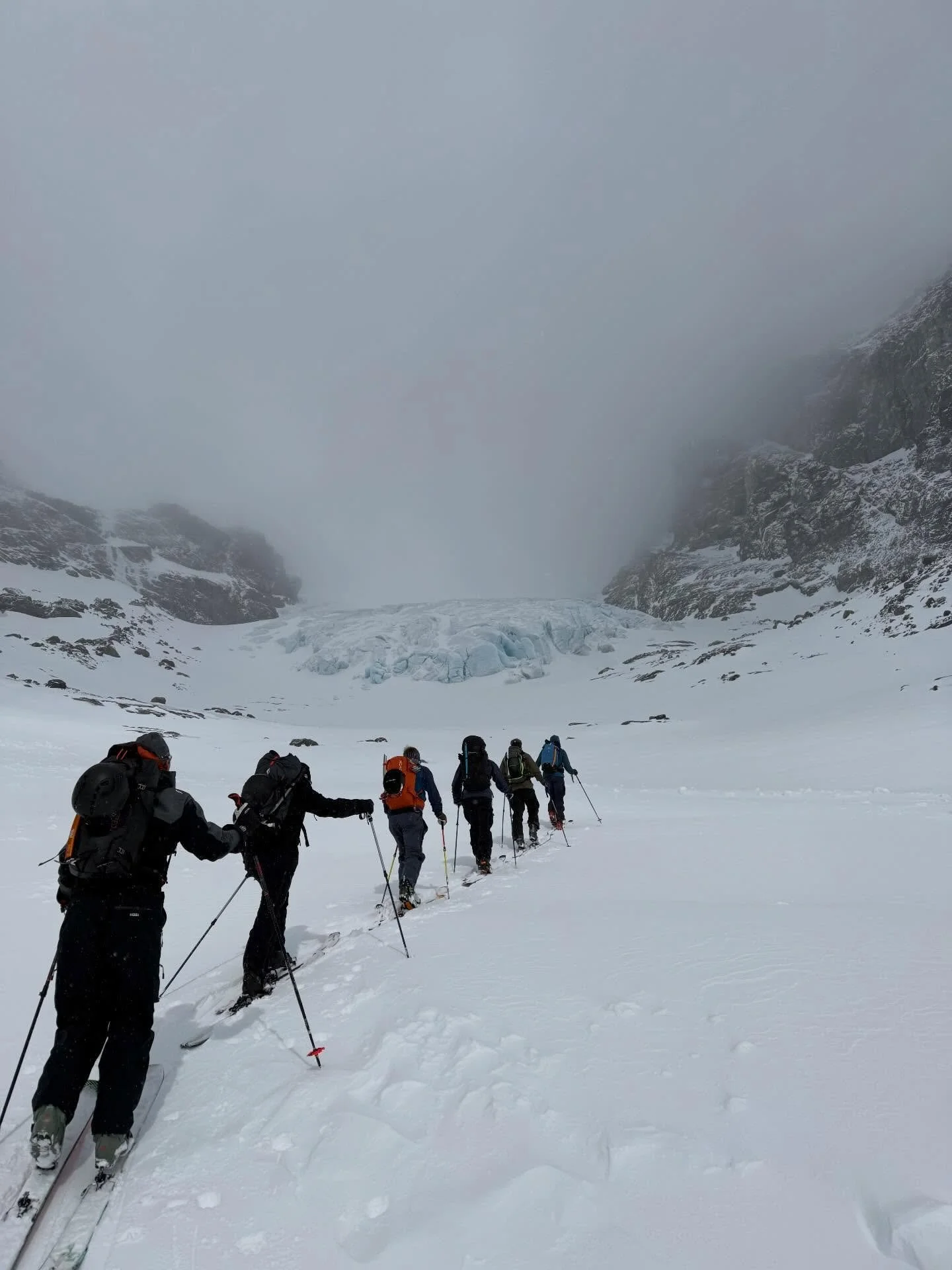 Den uka det bl&aring;ste s&aring; mye p&aring; H&oslash;gruta. 
Fem dager fra &oslash;st mot vest i Jotunheimen. Tidvis ekstremt med vind, men heldigvis enkelte lyspunkt. Alt i alt en bra tur til tross for litt alternative rutevalg.