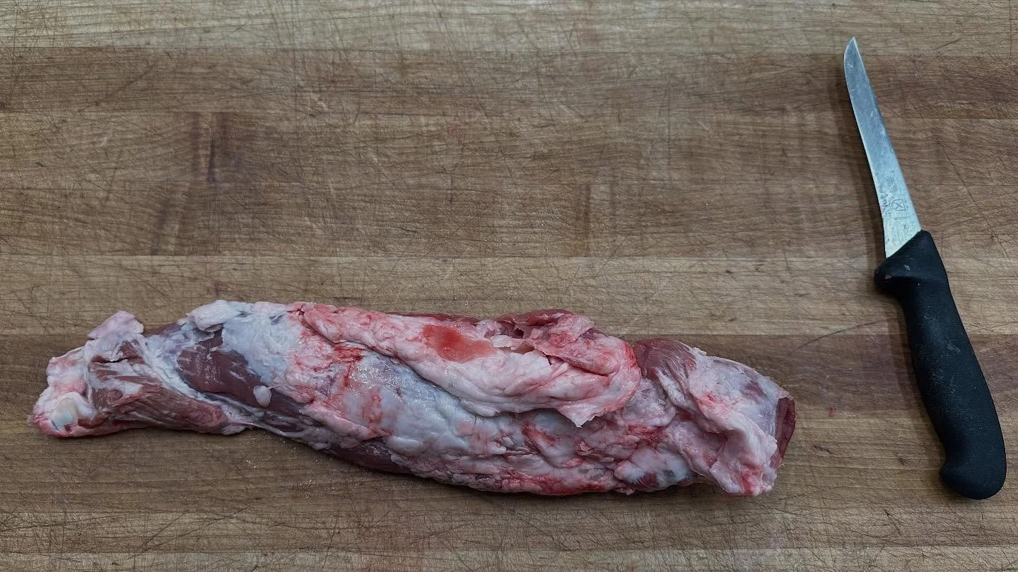 1 swipe = 1 bless ➡️ 🤔 ahhh she’s lean..and anything but mean….where my pork tenderloin heads at?? How do y’all like to cook these tenders? In the mood for some crowdsourced dinspo 💭