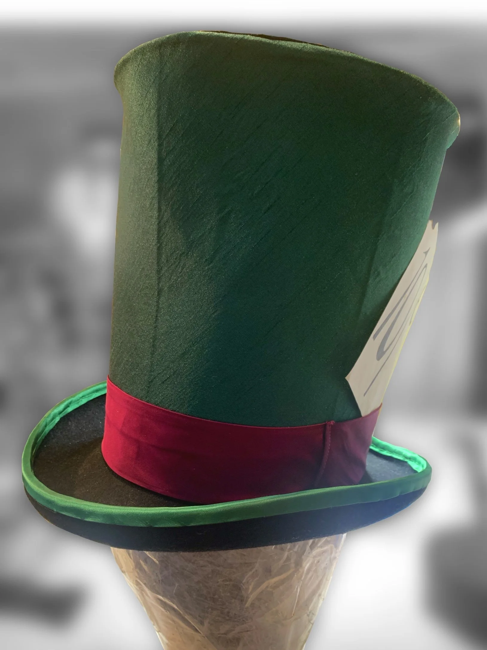 Brim binding in satin, hat band in dupioni