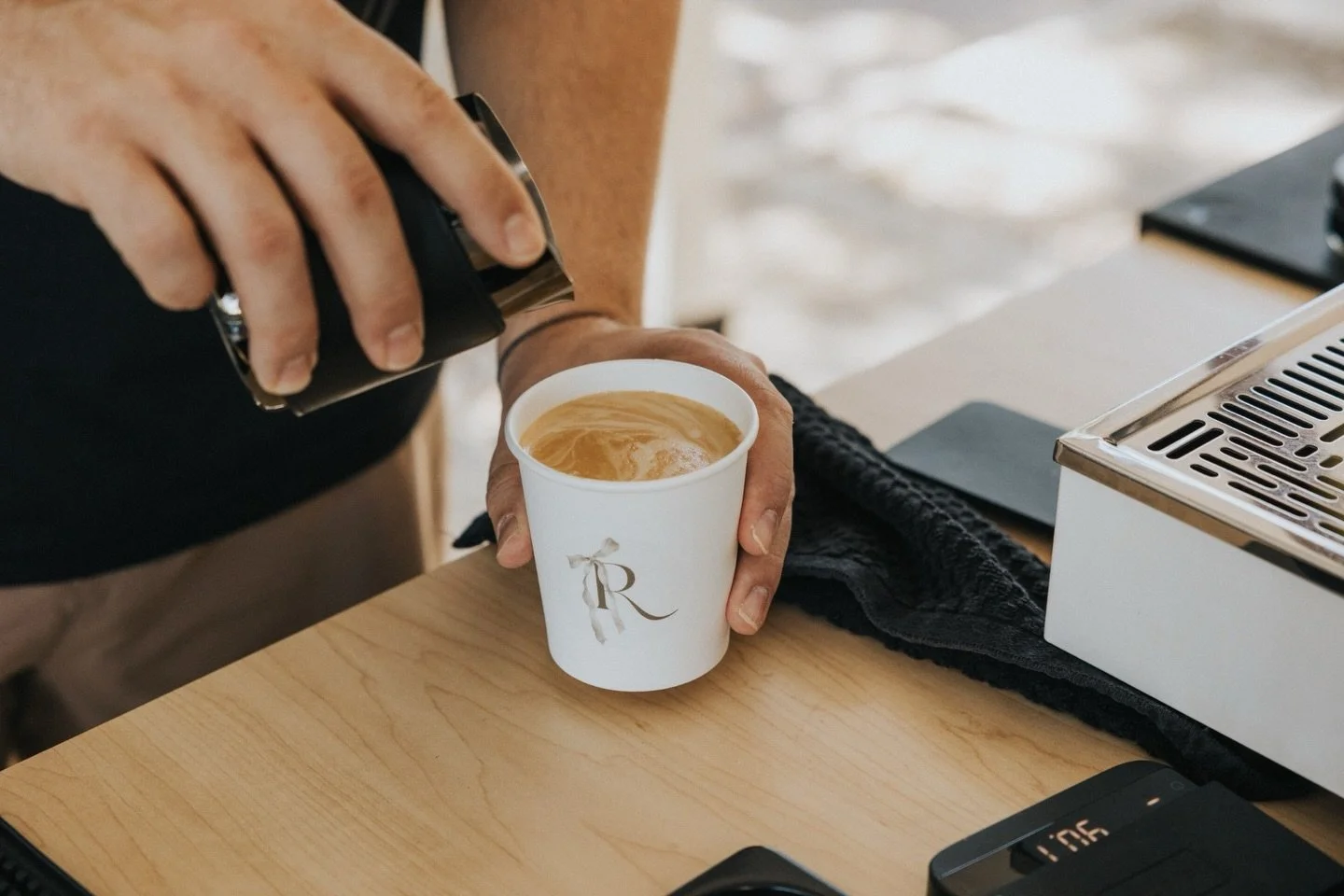 Custom cart and cup design to match their celebration. We set up at their home and served lattes, cappuccinos, and specialty drinks throughout the afternoon. 🎀

Guests gathered, conversations flowed, and the coffee kept things warm and welcoming. Th