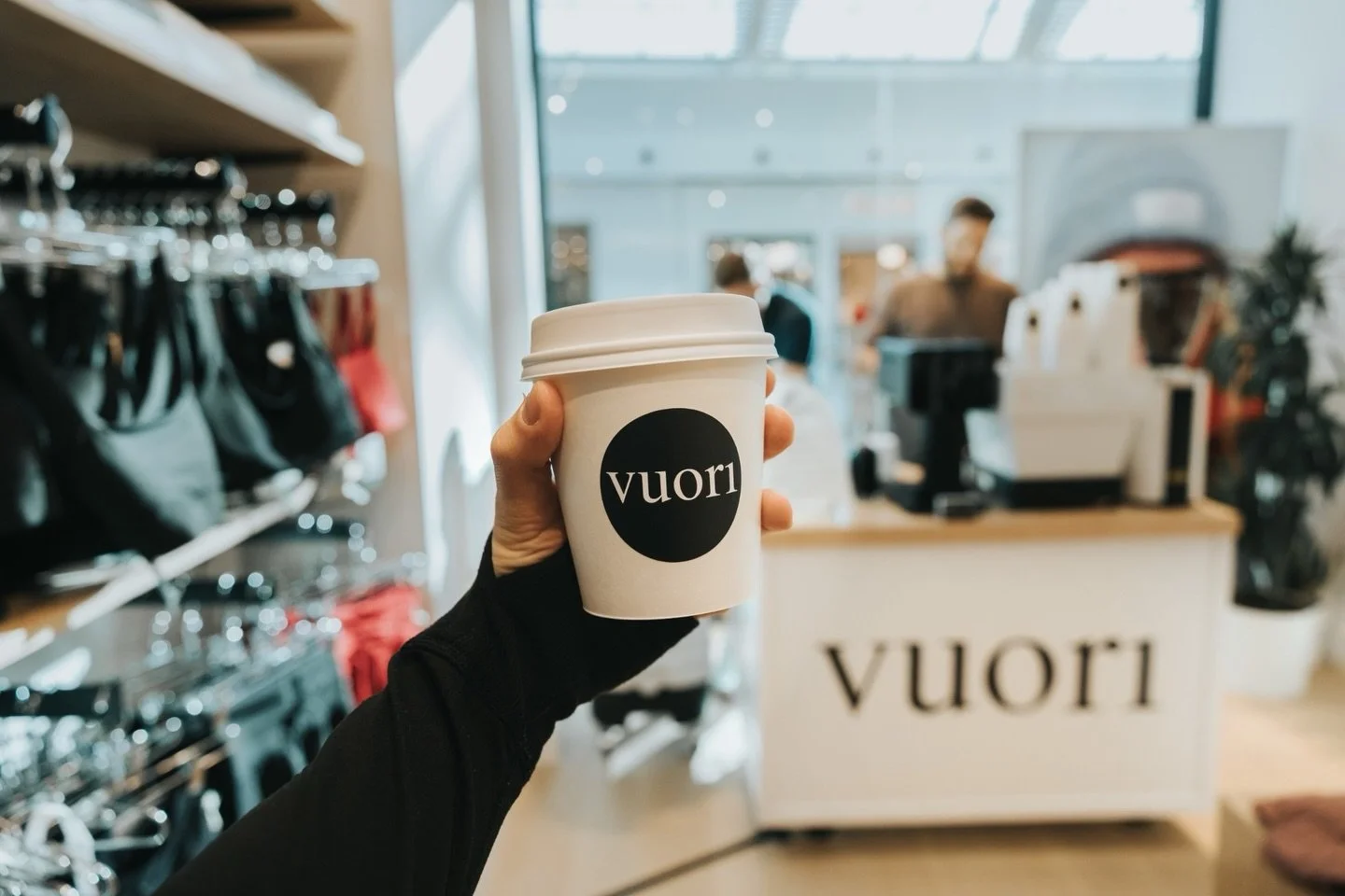Vuori brand activation, Sarasota ☕

Coffee service at their UTC location. Full brand customization&mdash;wrapped cart, designed cups, logo in cold foam on each drink.

Retail coffee catering for their holiday shopping event. Customers grabbed lattes 