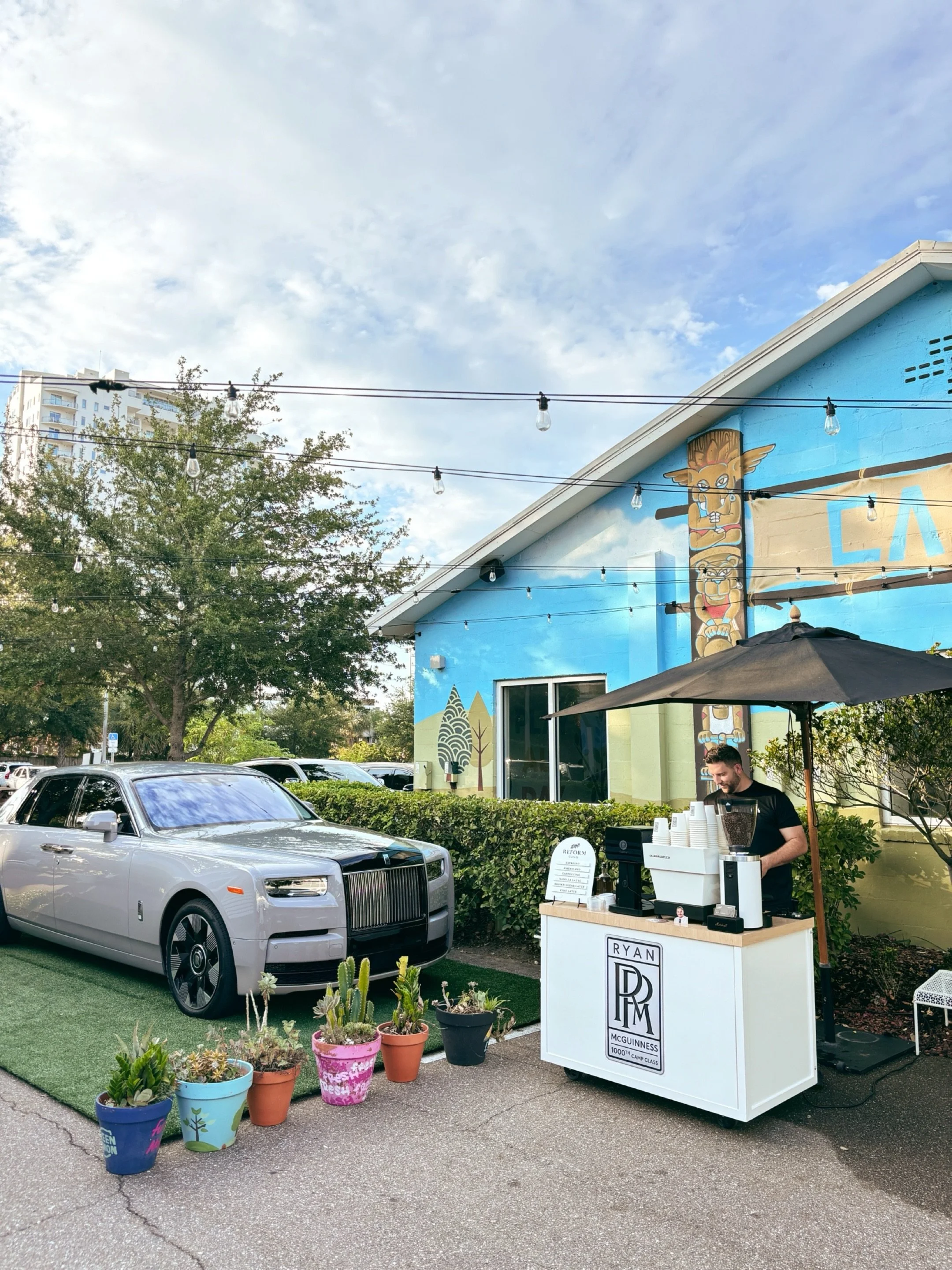 Celebrating Ryan&rsquo;s 1,000th class at Camp in Tampa ☕

Custom branded coffee service for this fitness milestone&mdash;cart wrapped with CAMP/ RYAN branding, custom cups, and Ryan&rsquo;s face printed on every latte using our cold foam latte art p