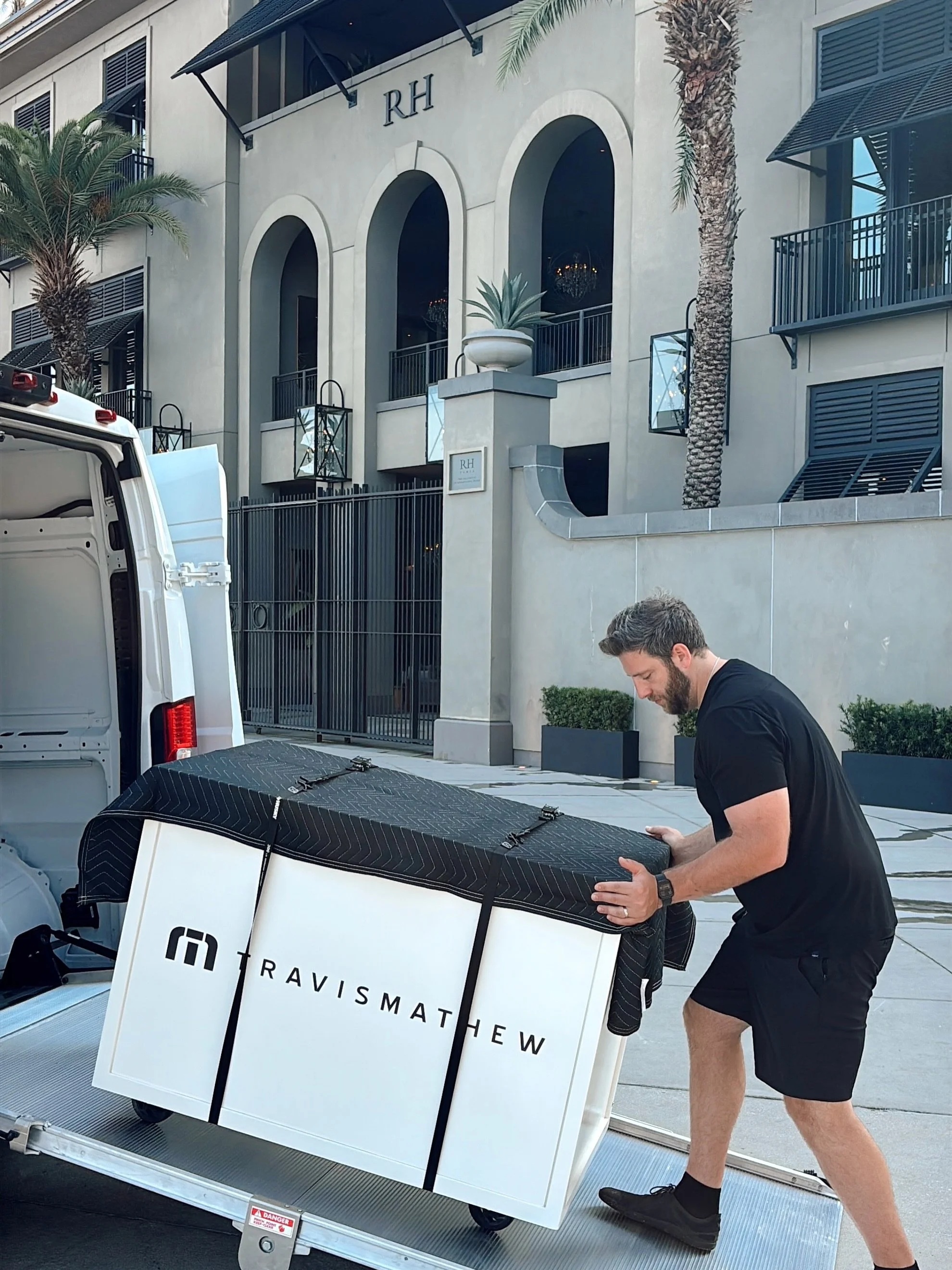 Travis Mathew at International Plaza, Tampa 🏃🏻

Mother&rsquo;s Day promotional event with complete custom coffee service. Branded cart, branded cups, our latte art printer creating designs on beverages&mdash;all complimentary for their Tampa mall g