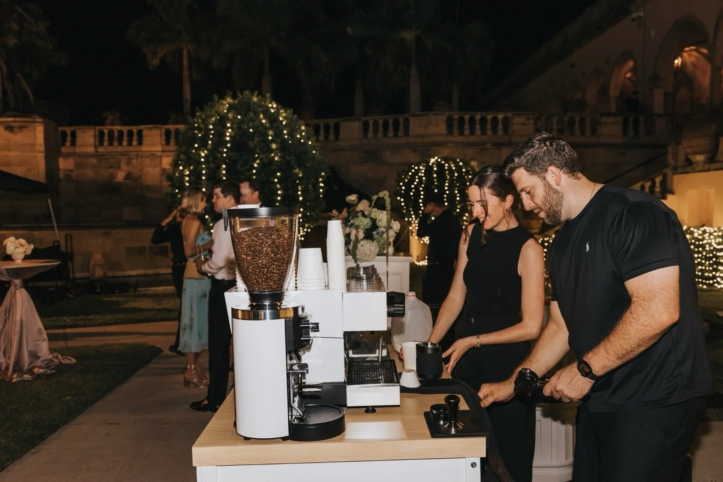 Wedding reception at the Ringling Museum courtyard, Sarasota. 👏🏻

We served coffee to order through the ceremony, first dance, and family speeches. Custom monogram on the cart and cups for the evening.

Iced lattes and hot drinks with housemade bro