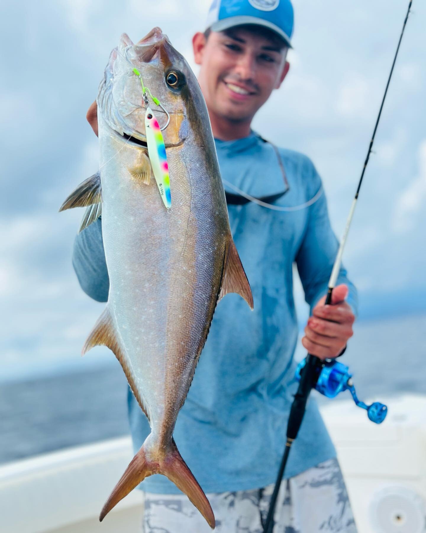 Disfrutando de lo m&iacute;o 🔥🔥
el jigging est&aacute;🔥🔥
Todo el equipo utilizado comprado en @purapesca_costarica  El bote @vela.vivaz.sportfishing