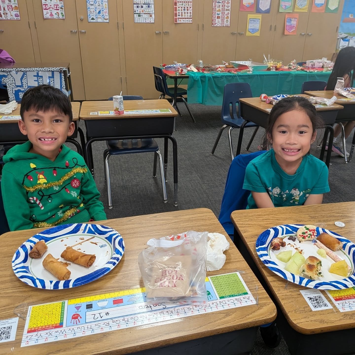 💙🎉 A Huge THANK YOU to Our Amazing Room Moms! 🎉💙

Thank you to all of our wonderful room moms who went above and beyond to plan delicious food, sweet treats, and fun games and activities for our students. They truly outdid themselves with their c