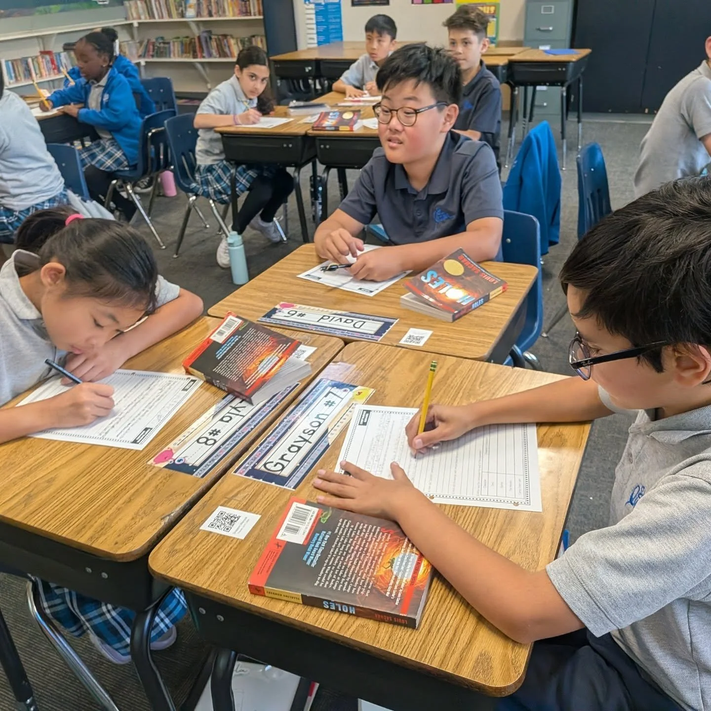 Our 4th graders have been hard at work diving into their class novel, Holes! 📚✨

Today, students worked in small groups to summarize key parts of the story, collaborating to identify important details, events, and themes from the book. Through thoug