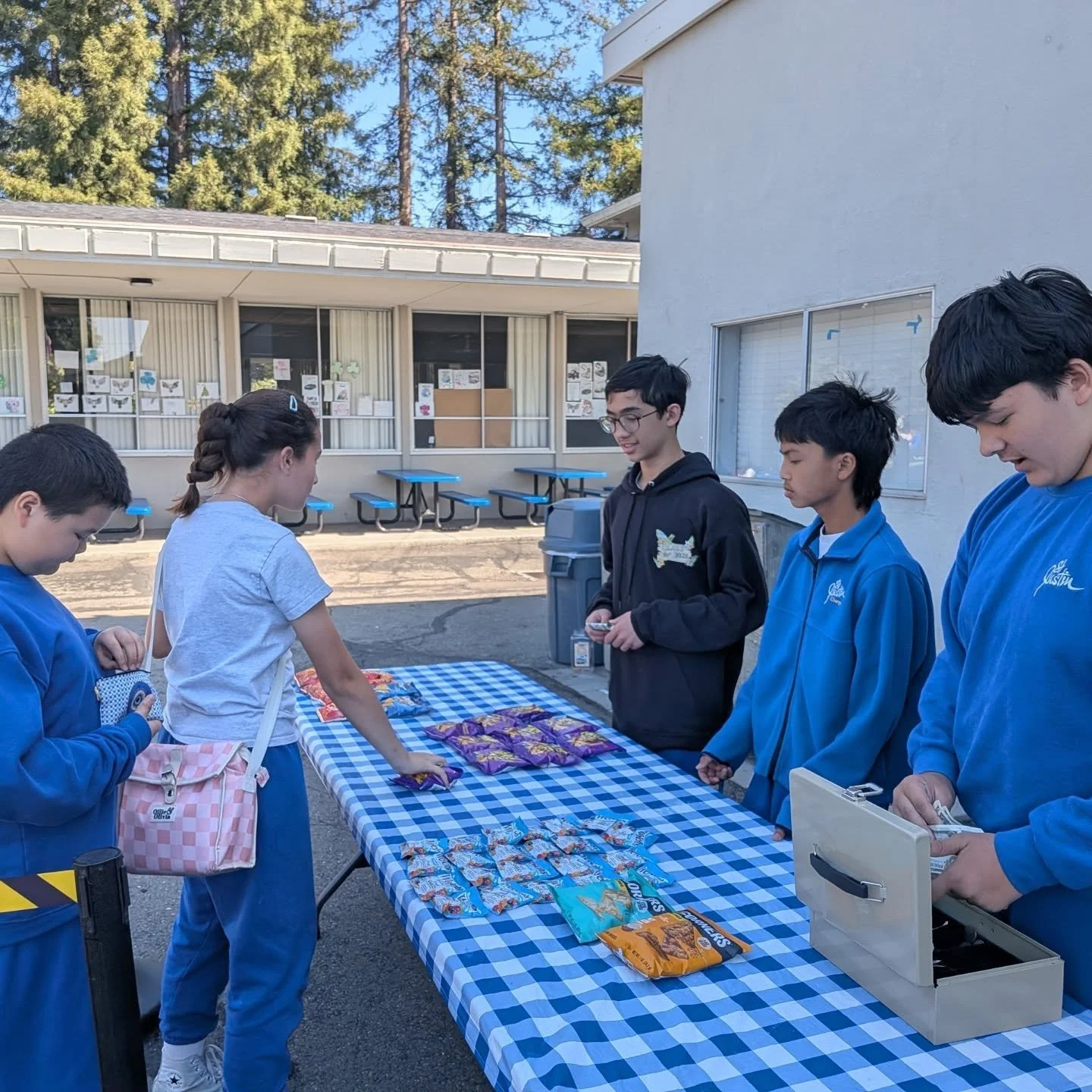 🍫🍿🥤 Snack Shack is back this Thursday at recess!

Come out and support our St. Justin Student Council by purchasing some delicious snacks. Our student leaders have been working hard to make Snack Shack a fun event for everyone, and every purchase 
