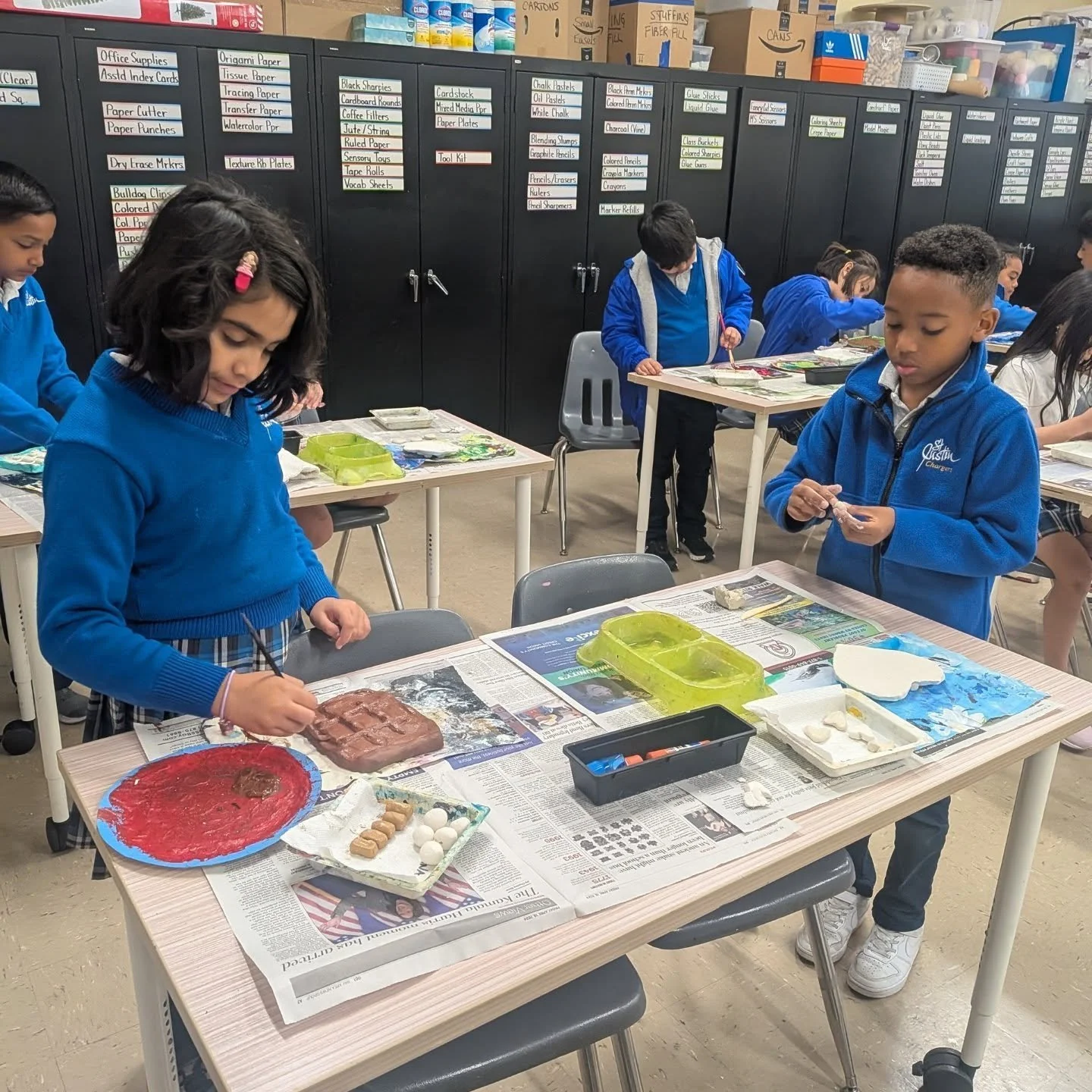 Our talented 3rd graders have been hard at work in Art class designing and molding their very own Tic Tac Toe boards! Using modeling clay, they created unique and creative game pieces, and now they are bringing their projects to life with paint. 🎨✨
