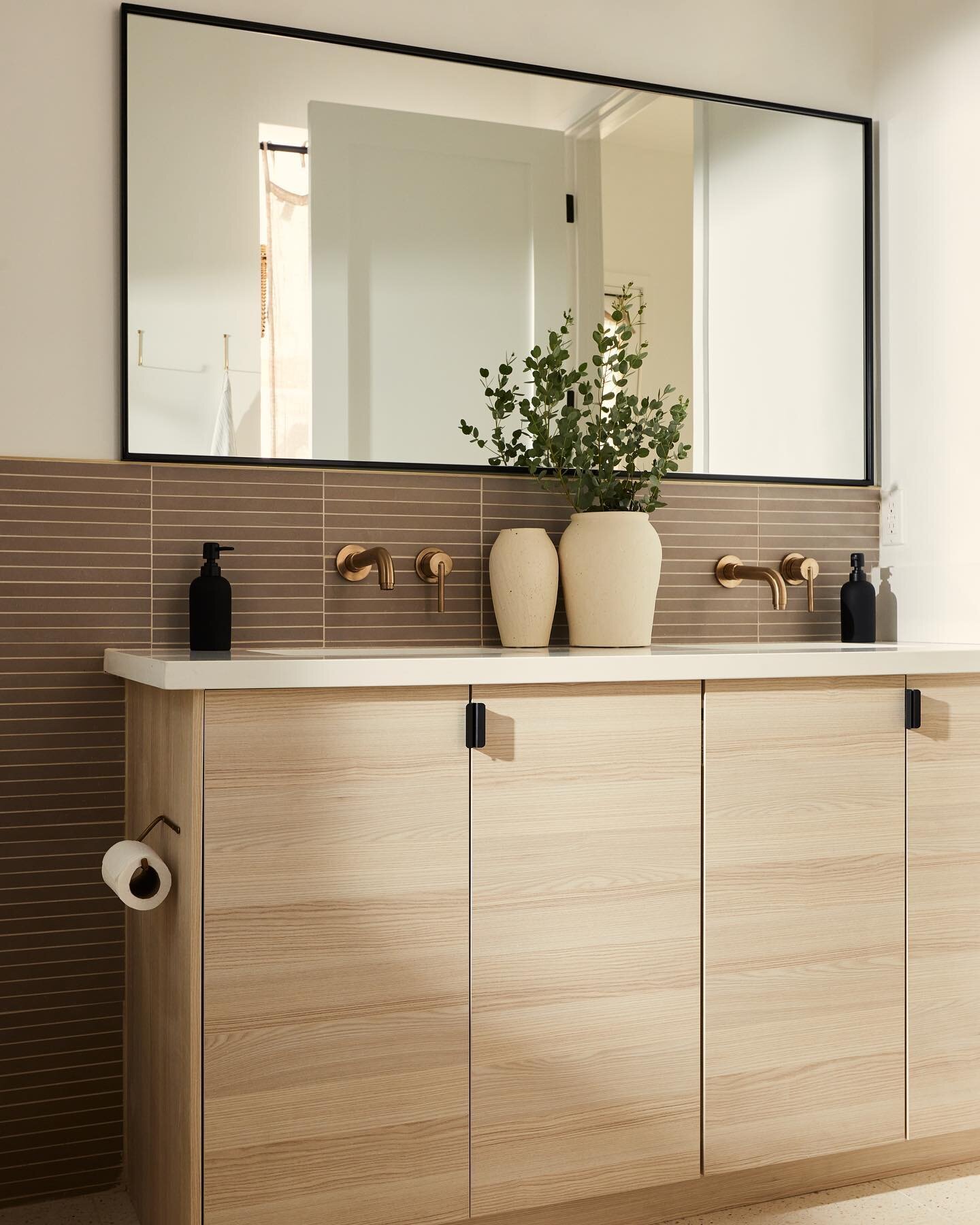 Plenty of space for all your things in the primary bathroom in our 3 bedroom Los Angeles unit. Rainfall shower 🚿 not pictured.