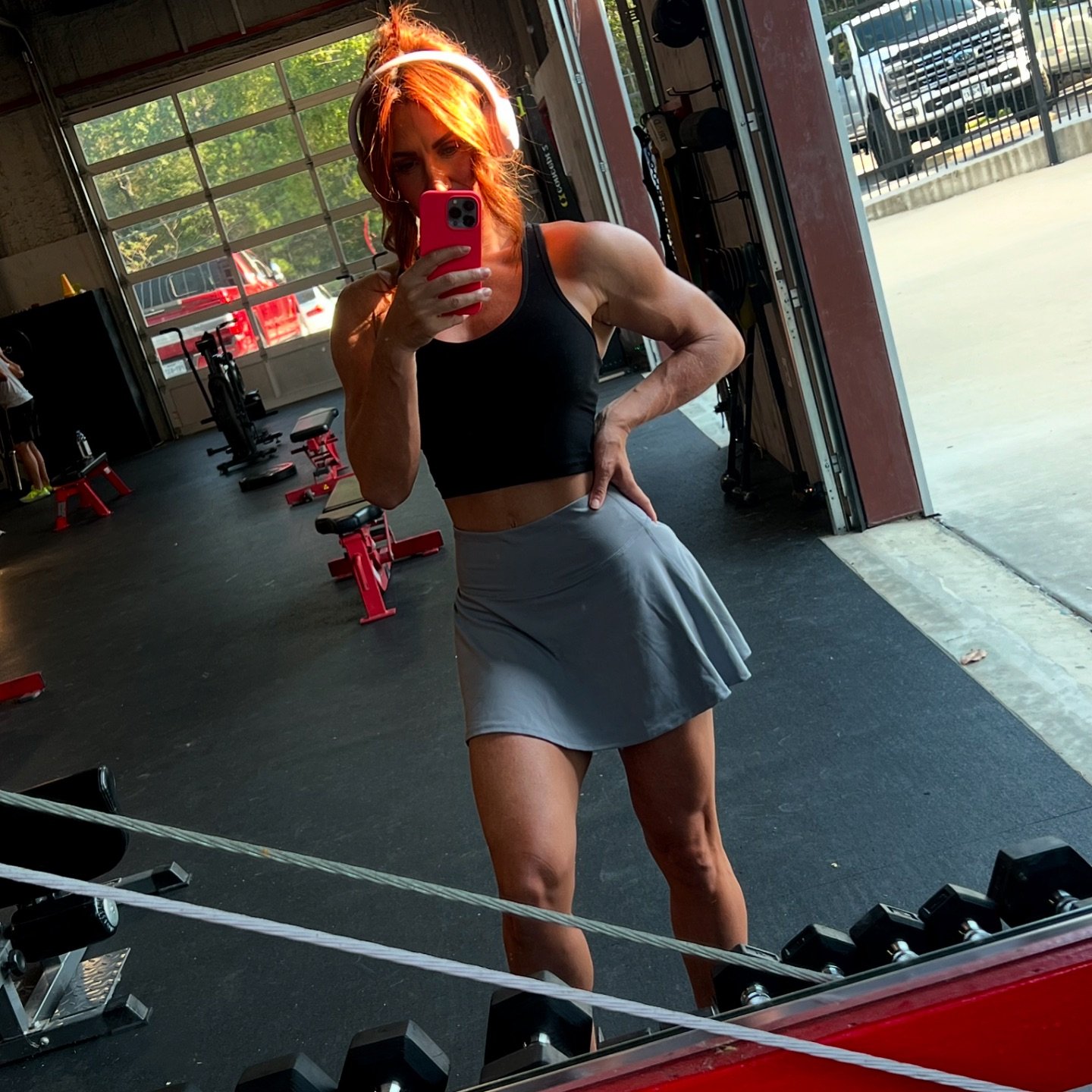 Shoulder / core / tri workout for this Monday 👇🏼
..
.
L-raises and Y-raises 

unilateral shoulder press machine SS ab machine 

Lateral raise machine SS tricep pushdown machine 

Cable lateral raise SS posterior cable flye 

Upright rows TRI SET w/