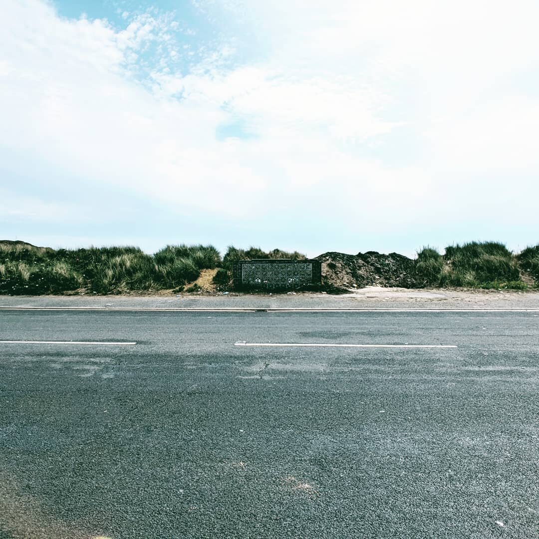 Die Sonne geht im Osten auf

(A Great Yarmouth field research &amp; sound walk) 

.
.
.
.
.
.
.
#ispygy
#greatyarmouth
#visitgreatyarmouth 
#eastanglia
#visitnorfolkuk 
#streetphotography 
#aperture
#exposure 
#momentlens 
#photooftheday 
#picoftheda