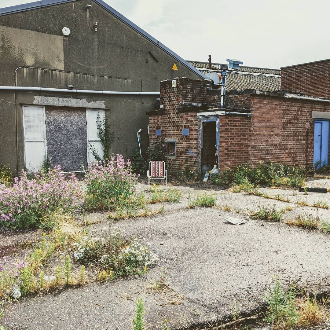 Tanning

.
.
.
. 
.
. 

#ispygy
#greatyarmouth 
#tanning
#eastanglia
#norfolk
#momentlens
#streetphotography
#soundwalk
#objettrouv&eacute;