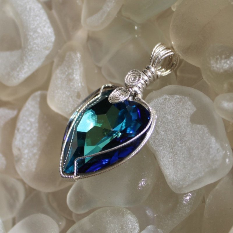 Qianse Swarovski Crystal Blue Heart Love you Forever Pendant Necklace | Blue  heart, Swarovski crystals, Swarovski crystal hearts