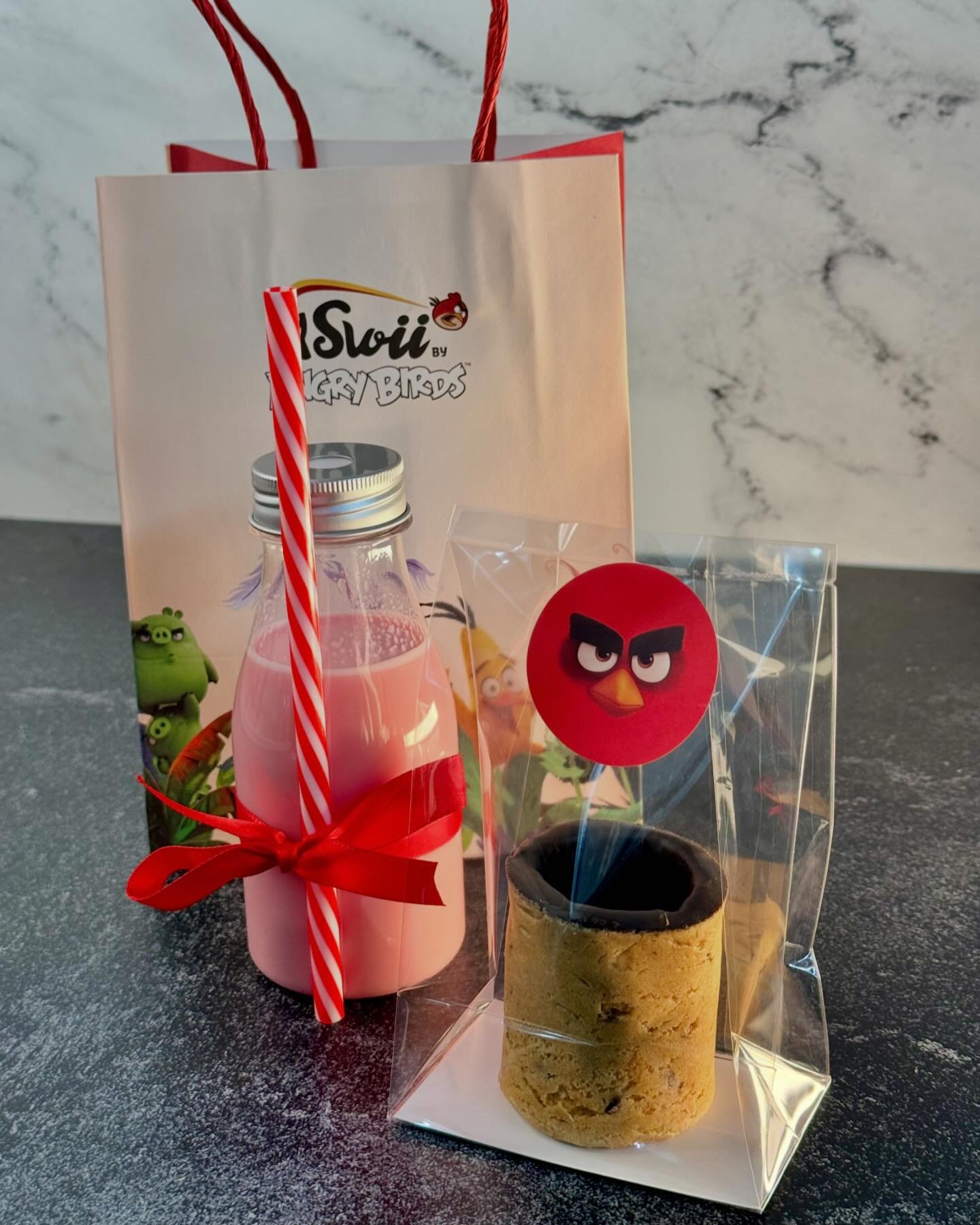 Cookies Shots anyone?? 🙋&zwj;♀️🍪🥛

Try our delicious cookie shots paired with your choice of Strawberry or Banana Milk! 🍓🍌

#iswiibyangrybirds #angrybirds #angrybirdsretailcafe #retailcafe #sweets #desserts #flushing #queens #tangramflushing #ta