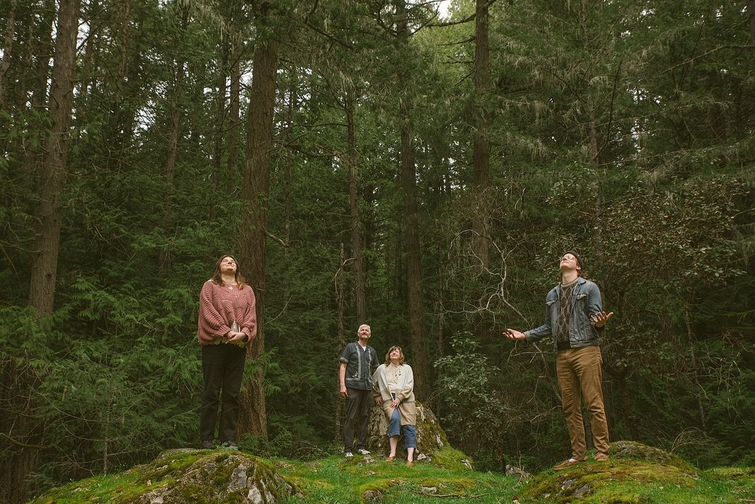 💫 I love a family that is game to adventure into the woods with me. Huge gratitude to this lovely bunch for letting me witness them! 🚗 I&rsquo;m also getting road trip ready! Now booking across BC/AB June 14-26! 🪩Dm me to get me in your town! Alwa