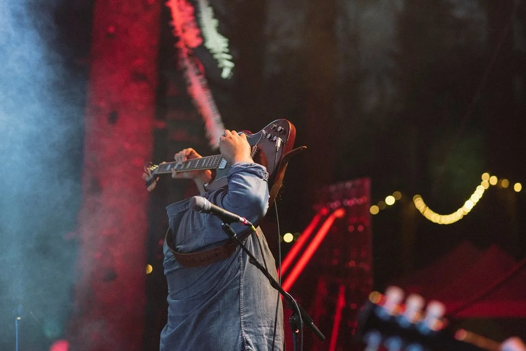 HUGE CONGRATULATIONS to @garrettwilliemusic on the release of his new album Bill&rsquo;s Cafe! If you haven&rsquo;t heard of Garret, you&rsquo;re about to&hellip; and you&rsquo;ll never forget. This man is a legend incarnate. Absolutely FLOORED me wh