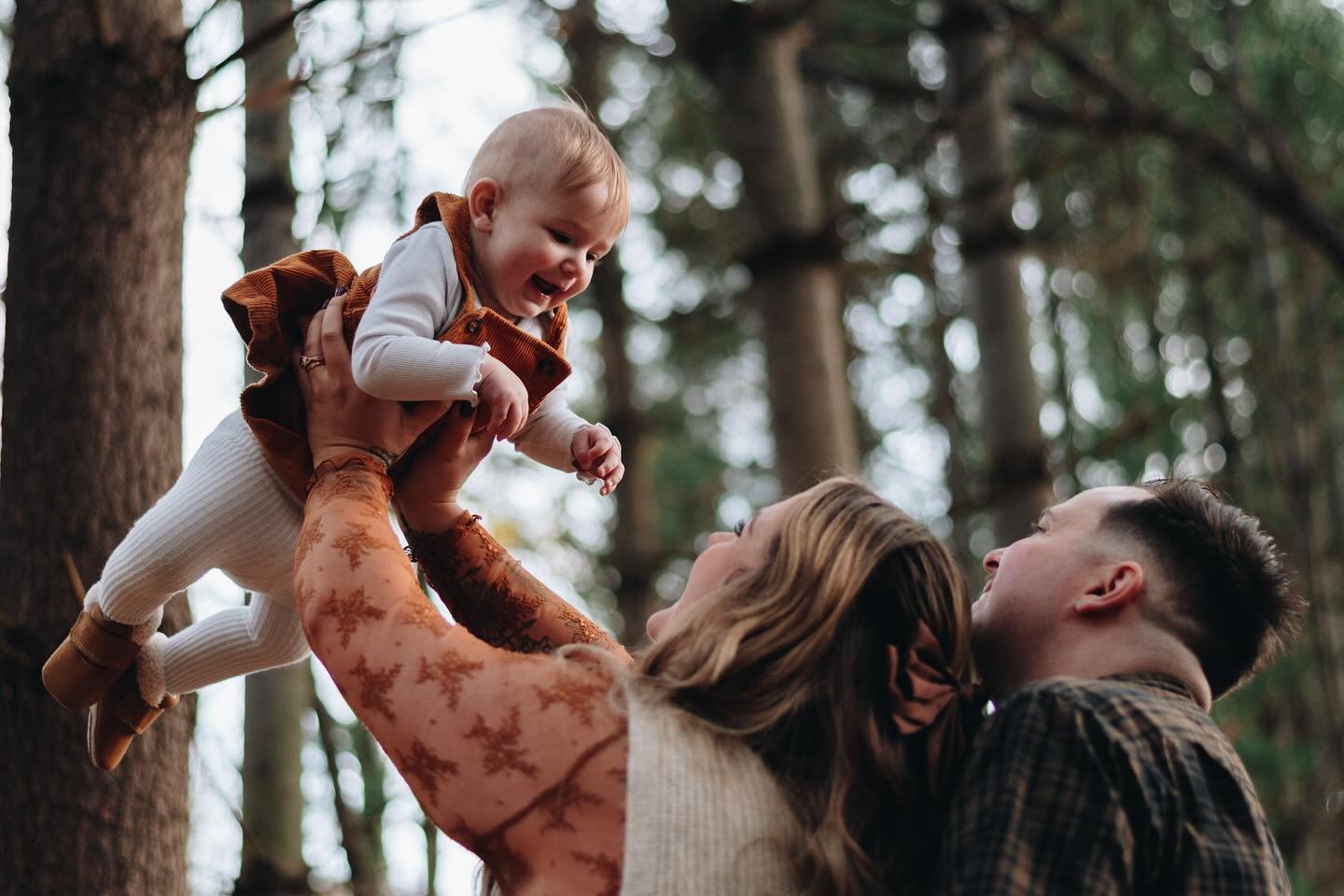 Hard to believe a year ago we were taking maternity photos and now I get to capture this little cutie patootie! 🫶