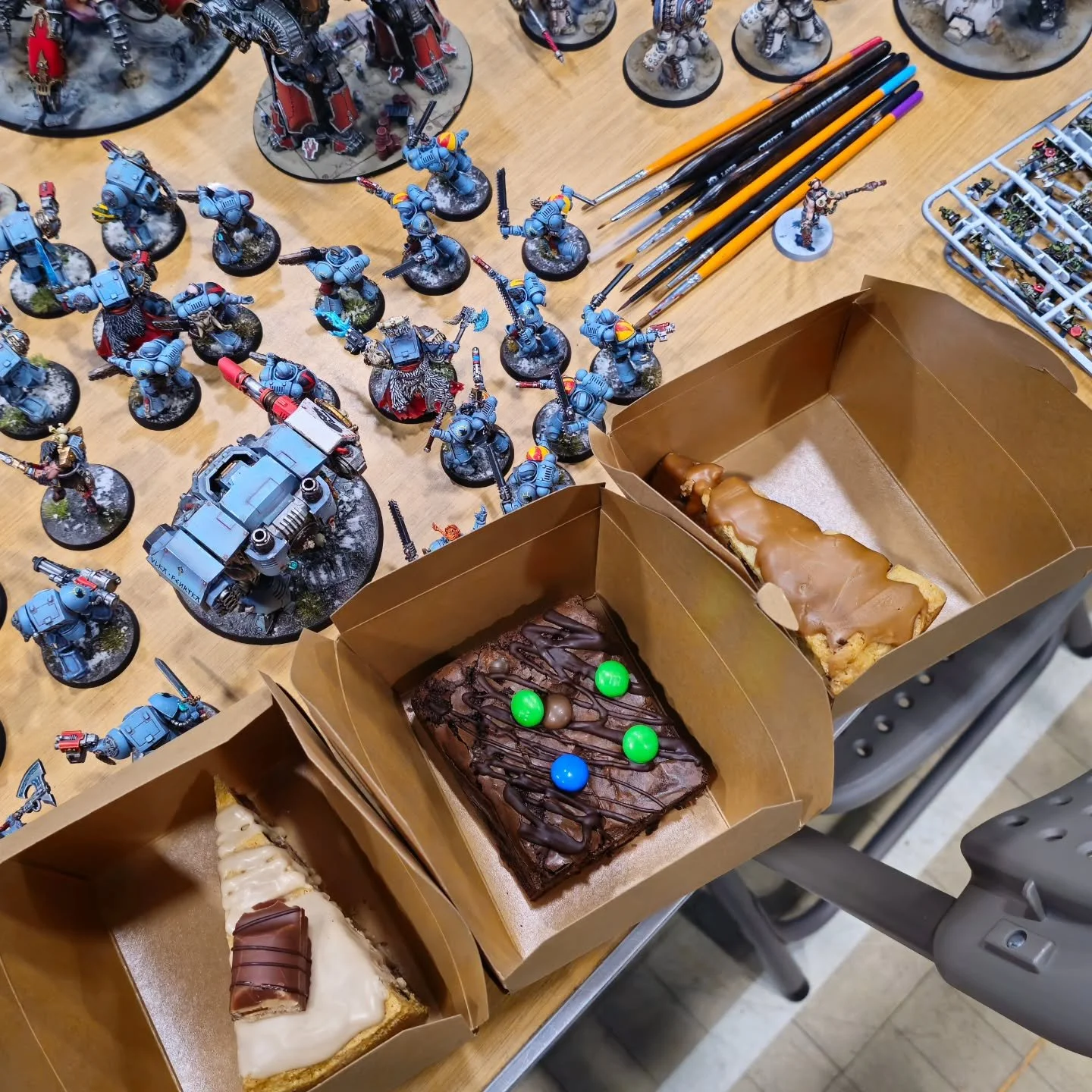 @drizzlendrool bringing the best baked goods to @thesidequestmarket

Head down quick to treat yourself to some delicious treats before she sells out... Again!

Peace! 🤘🏻

Www.unrelentinghobby.co.uk

#warhammer #warhammer40000 #40k #hobby #cake